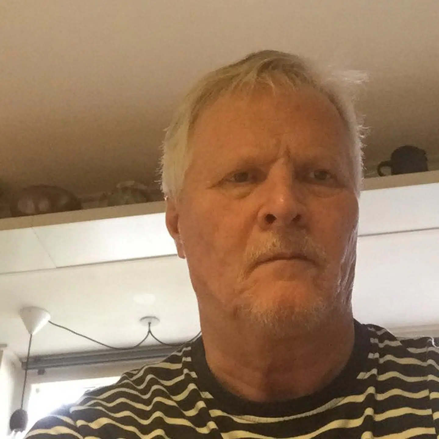 Den 67-årige pensionist Hans Toft fra Odense er ikke imponeret over Mette Frederiksens håndsrækning til de fattigste pensionister.