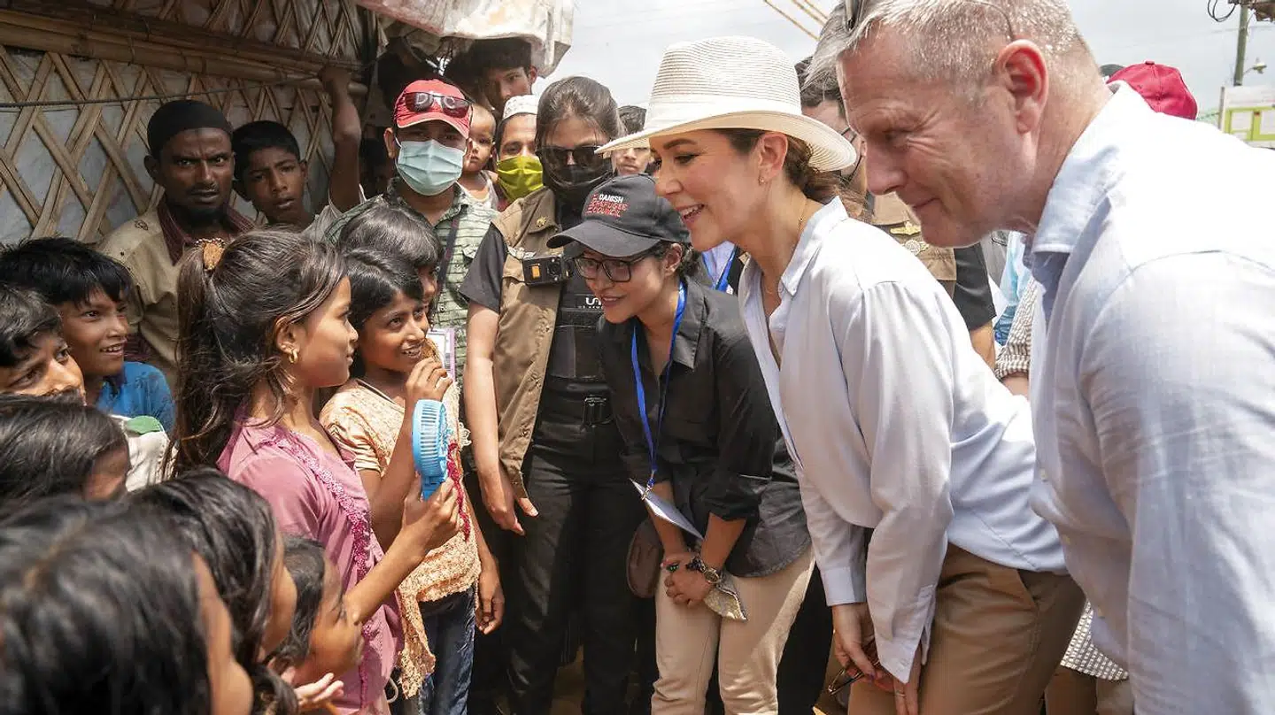 Kronprinsesse Mary og udviklingsminister Flemming Møller Mortensen besøgte verdens største flygtningelejr i Bangladesh. Alle i lejren ville gerne tale med Kronprinsessen og ministeren.