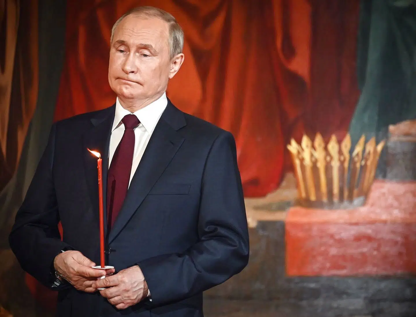 Russian President Vladimir Putin holds a candle during an Orthodox Easter service, late on April 23, 2022 in Moscow. (Photo by Alexander NEMENOV / AFP)