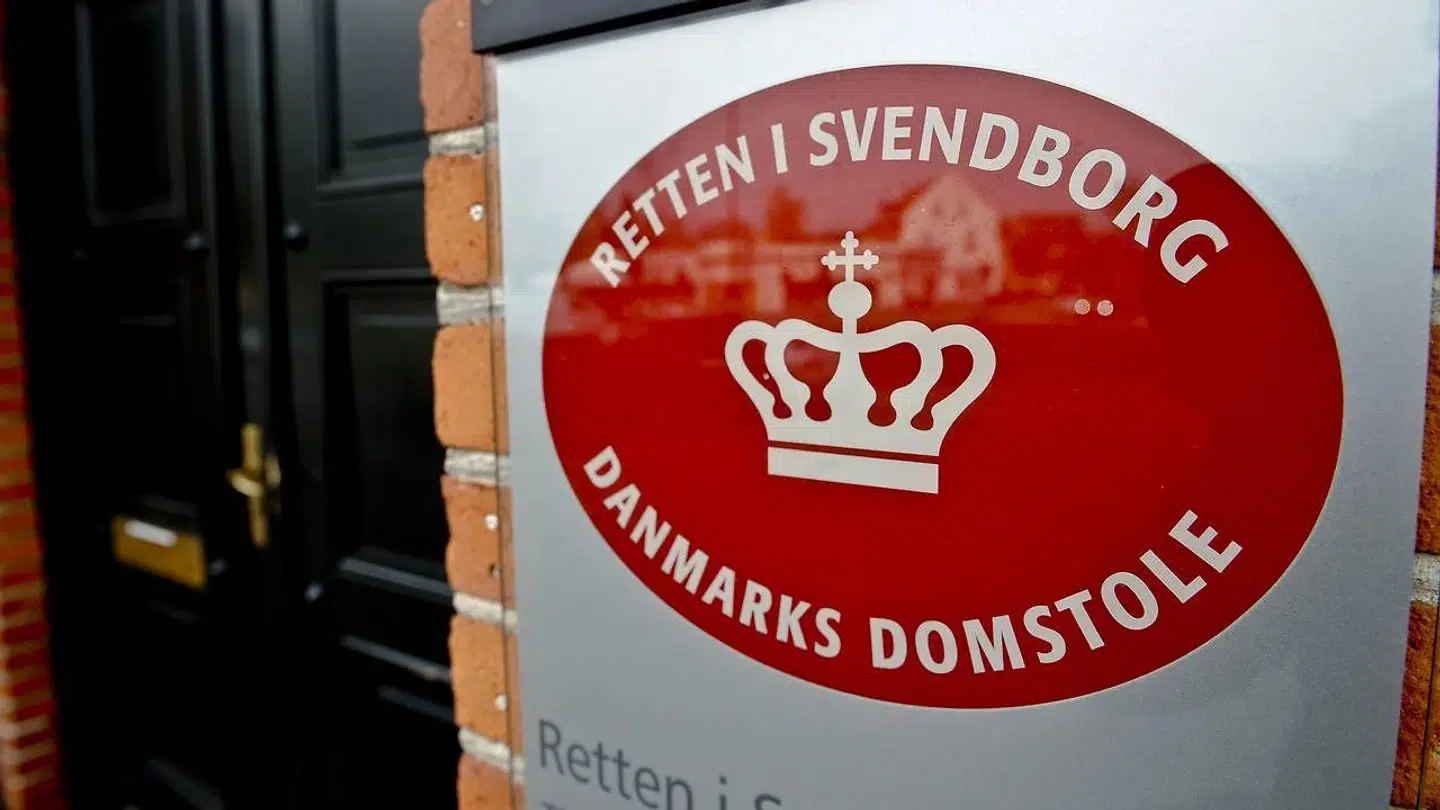 Ved Retten i Svendborg blev advokat Adam Ringsby-Brandt 1. april varetægtsfængslet i fire uger for svindel og underslæb.