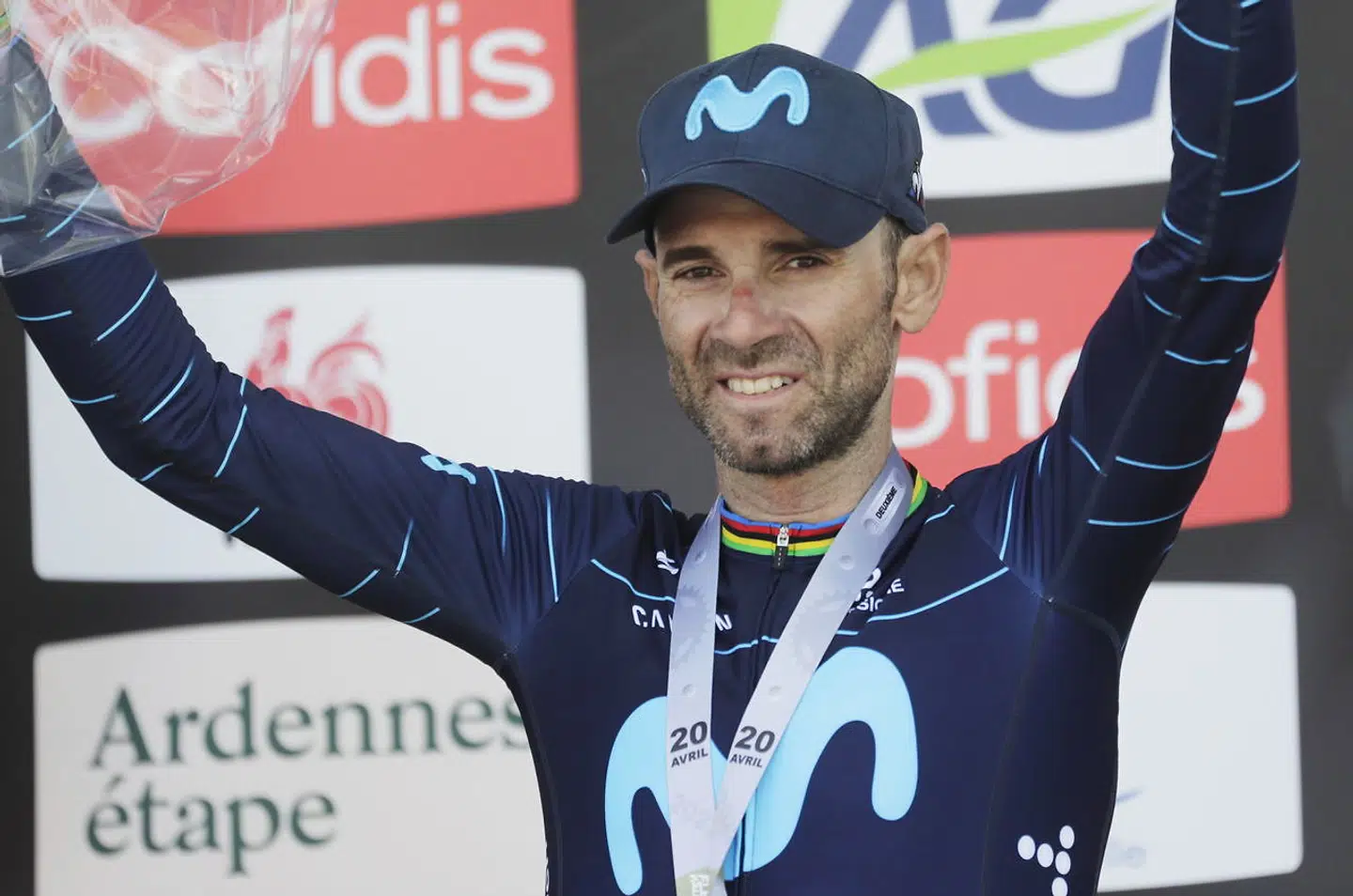 Alejandro Valverde fejrer andenpladsen i Flèche Wallonne anno 2022.