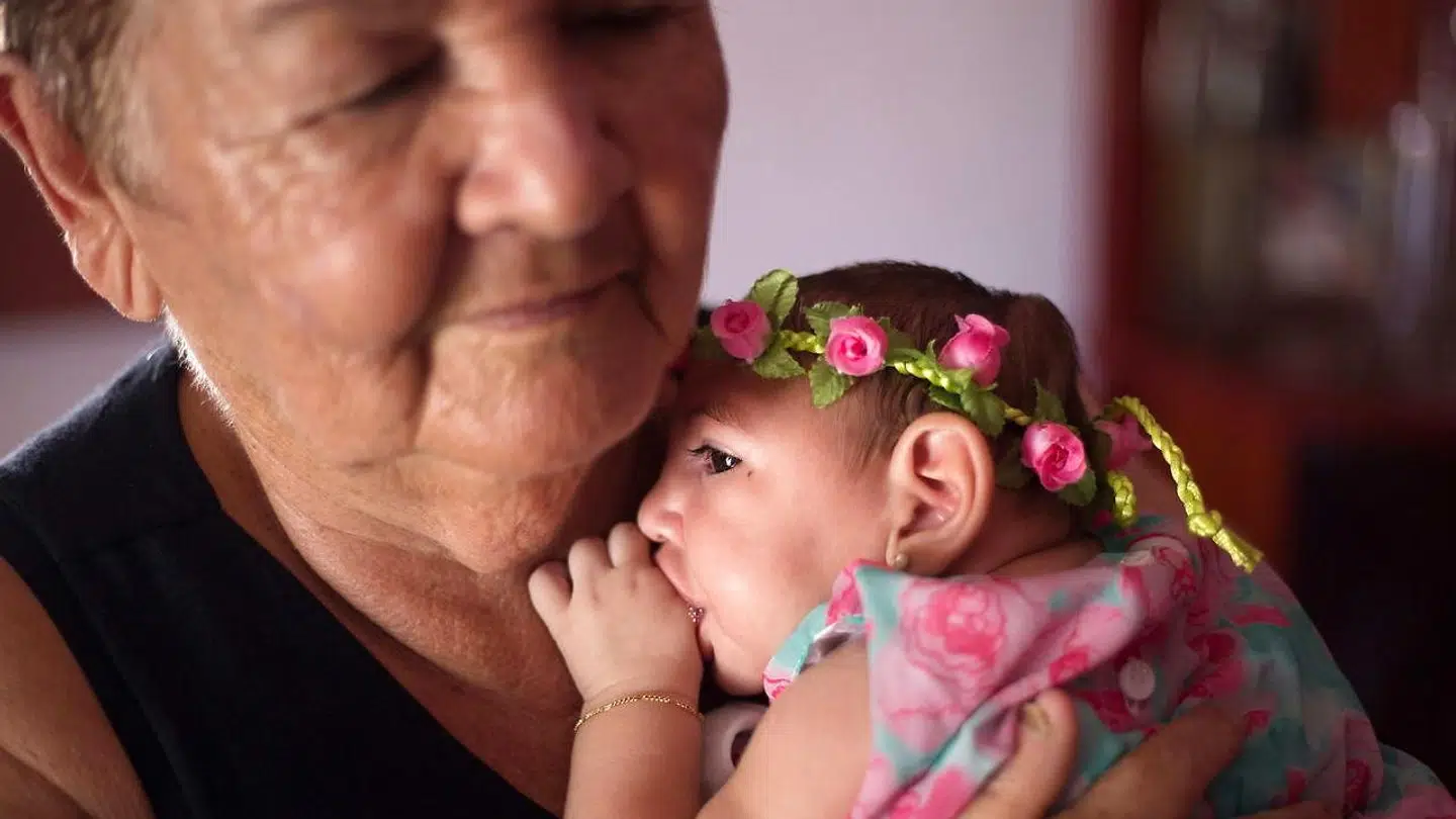 Et barn med et for lille hovedudvikling, grundet zikavirussen.