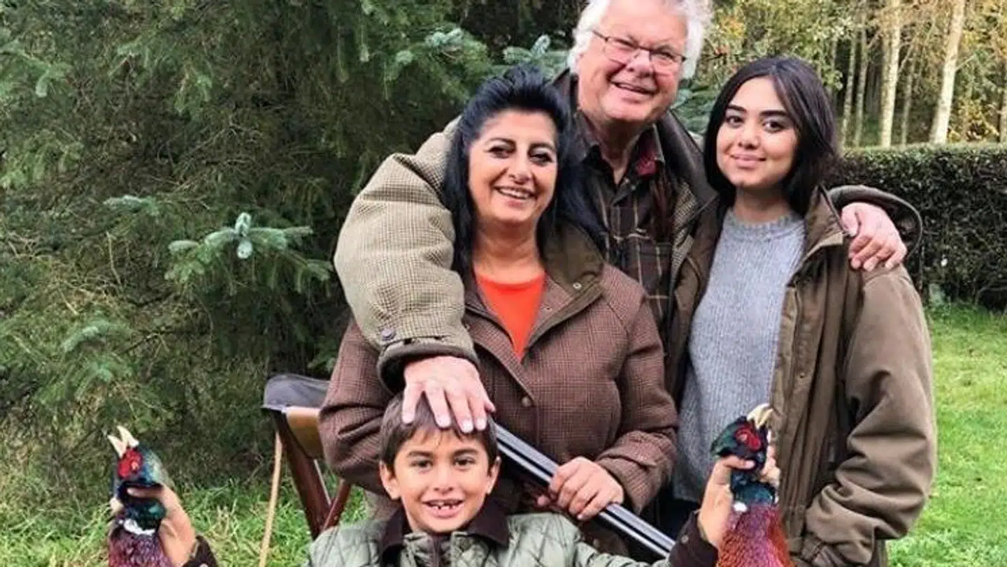 Christian Kjær og Susan Astani med deres søn, Alexander, på en af deres utallige jagter.