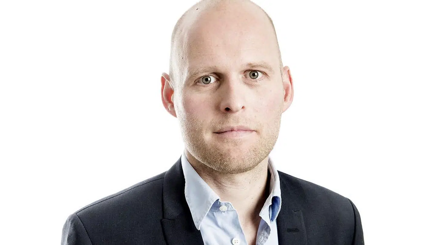 Sportschefen hos TV3 Sport, Benjamin Munk Lund, vil ikke længere vise billeder af ulovlig pyroteknik ved Superliga-kampe.