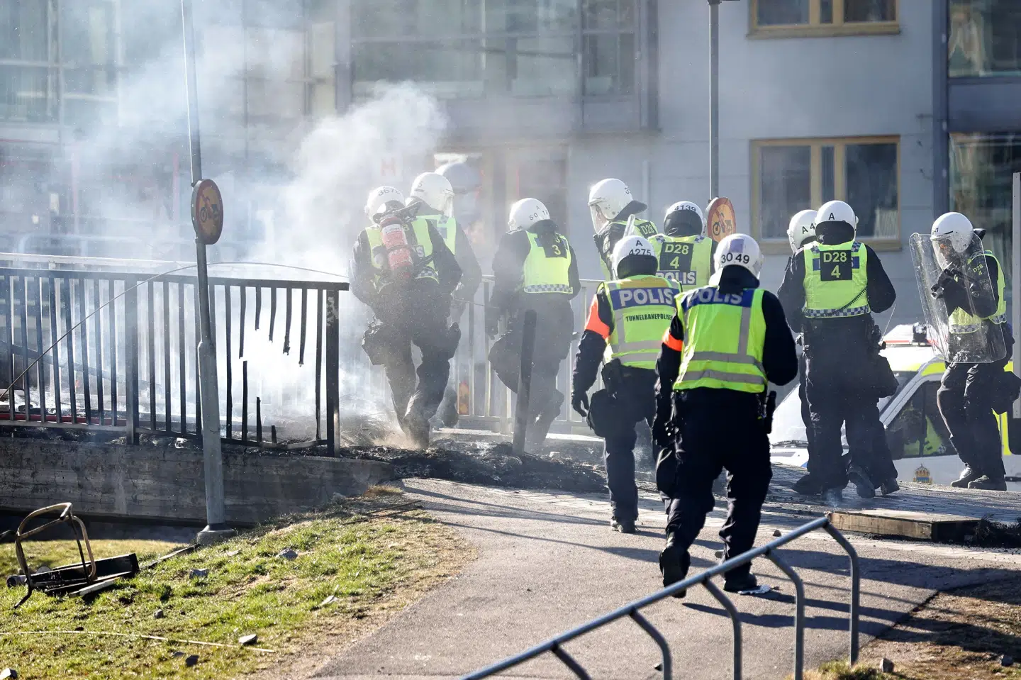 Politiet har måttet rykke talstærkt ud til nogle af de demonstrationer, som Rasmus Paludan har haft anmeldt i forskellige svenske byer. Dette er fra Norrköping påskedag. 60160 Stefan Jerrevång/Tt/Ritzau Scanpix