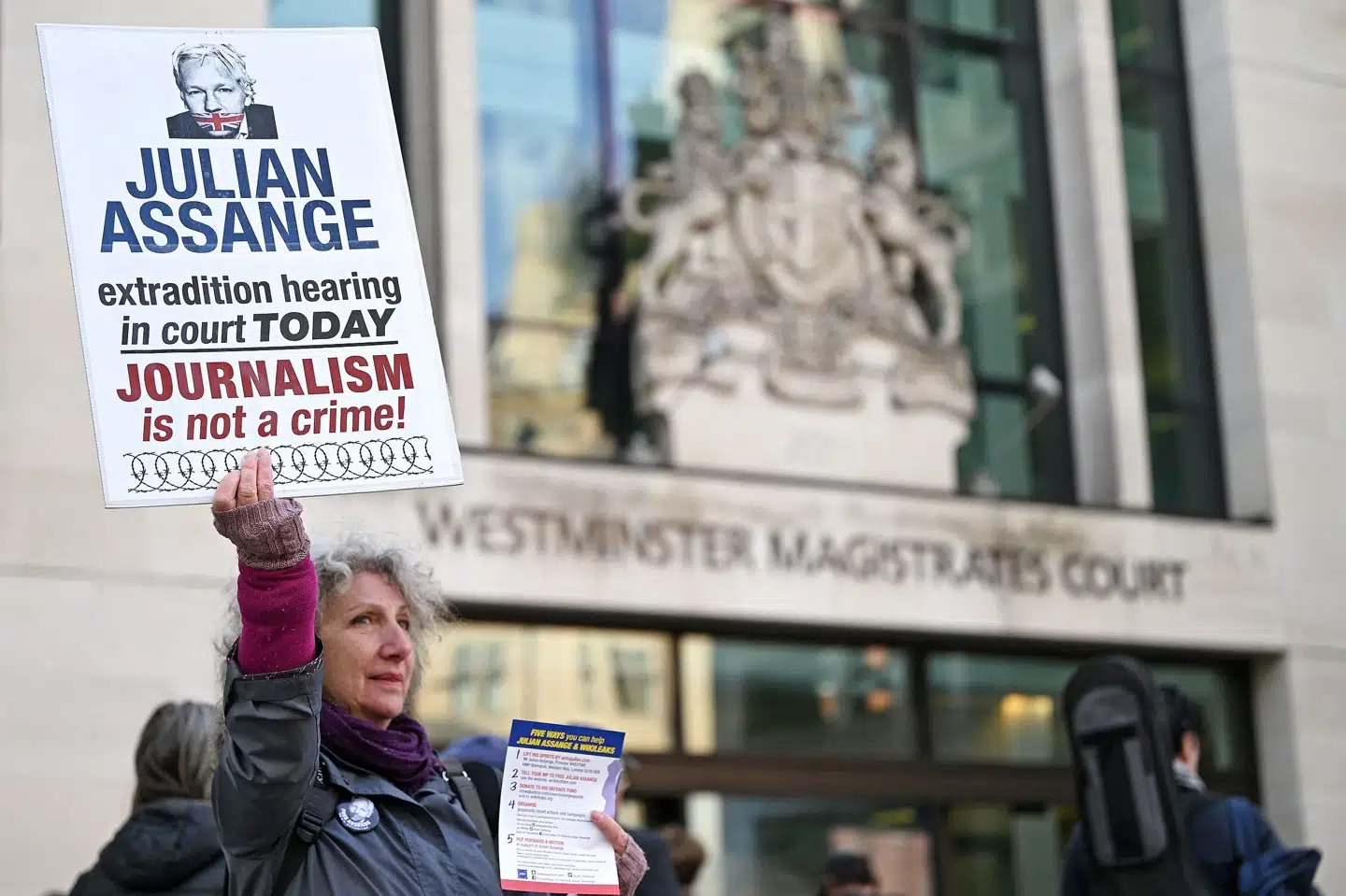 Ved et retsmøde i Magistrate Court i London onsdag blev det fastslået, at det er op til den britiske indenrigsminister, Priti Patel, at afgøre spørgsmålet om en udlevering af Julian Assange til USA. Justin Tallis/Ritzau Scanpix