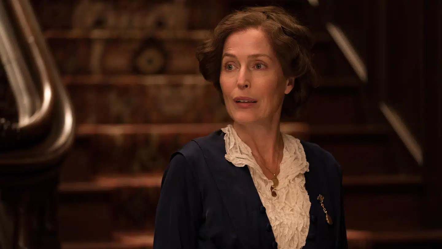 Gillian Anderson har skulle høre meget for det overbidsgebis, hun spillede med for at portrættere førstedamen Eleanor Roosevelt i Susanne Bier-serien 'The First Lady'.