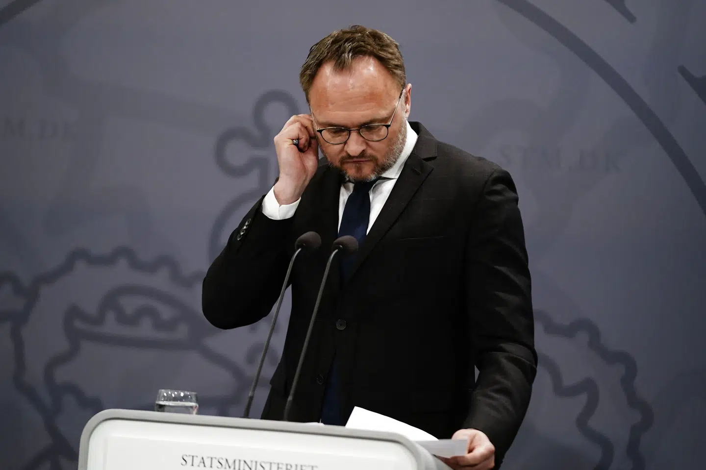 - Det er realistisk, men vi har travlt, siger klimaminister Dan Jørgensen (S) om regeringens planer for at få flere husstande over på fjernvarme frem mod 2028. Regeringen præsenterer på pressemøde sit reformudspil Danmark kan mere II. Mads Claus Rasmussen/Ritzau Scanpix