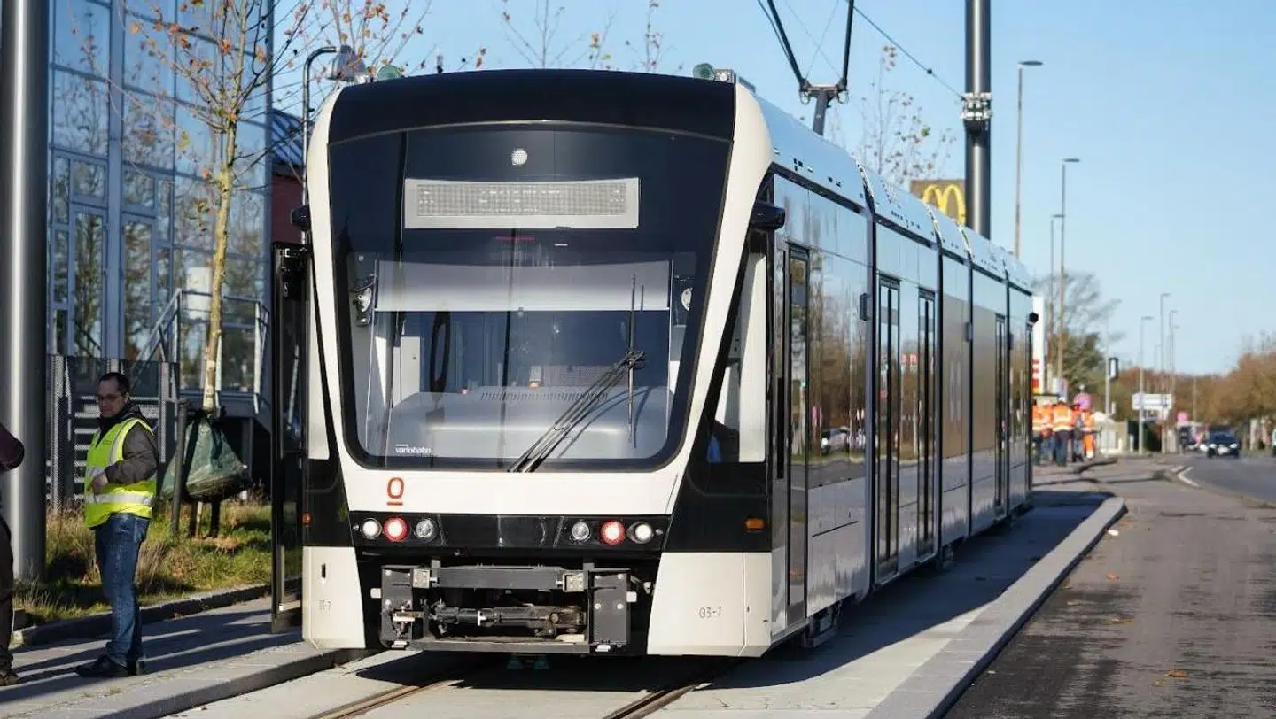 Efter et par dage uden et eneste letbanekøretøj gennem byen, må de støjplagede naboer vænne sig til tanken om igen at høre letbanen. Foto: Kent Koll Ramussen.