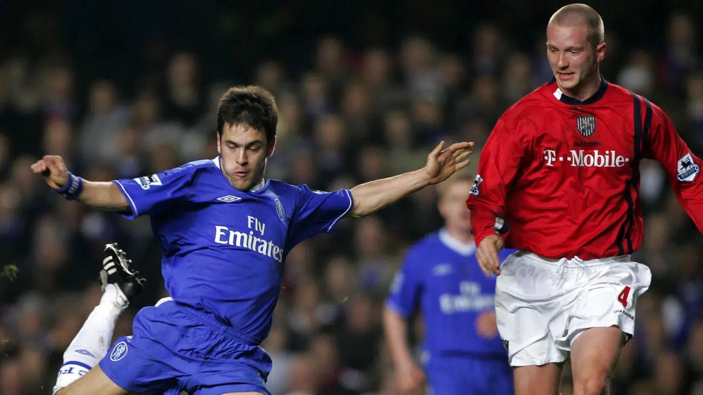 Det blev til en flot spillerkarriere i engelsk fodbold for Thomas Gaardsøe, der her forsøger at bremse Joe Cole fra Chelsea.