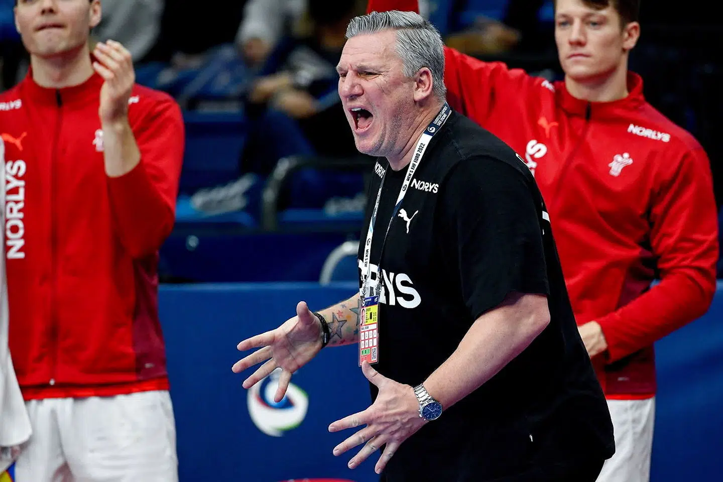 Nikolaj Jacobsen blev i 2019 kåret som verdens bedste mandlige håndboldtræner. Han har ført Danmark til VM-guld i 2019 og i 2021 og OL sølv i 2021. Her ses han ved EM i Ungarn i år, hvor Danmark fik bronze.