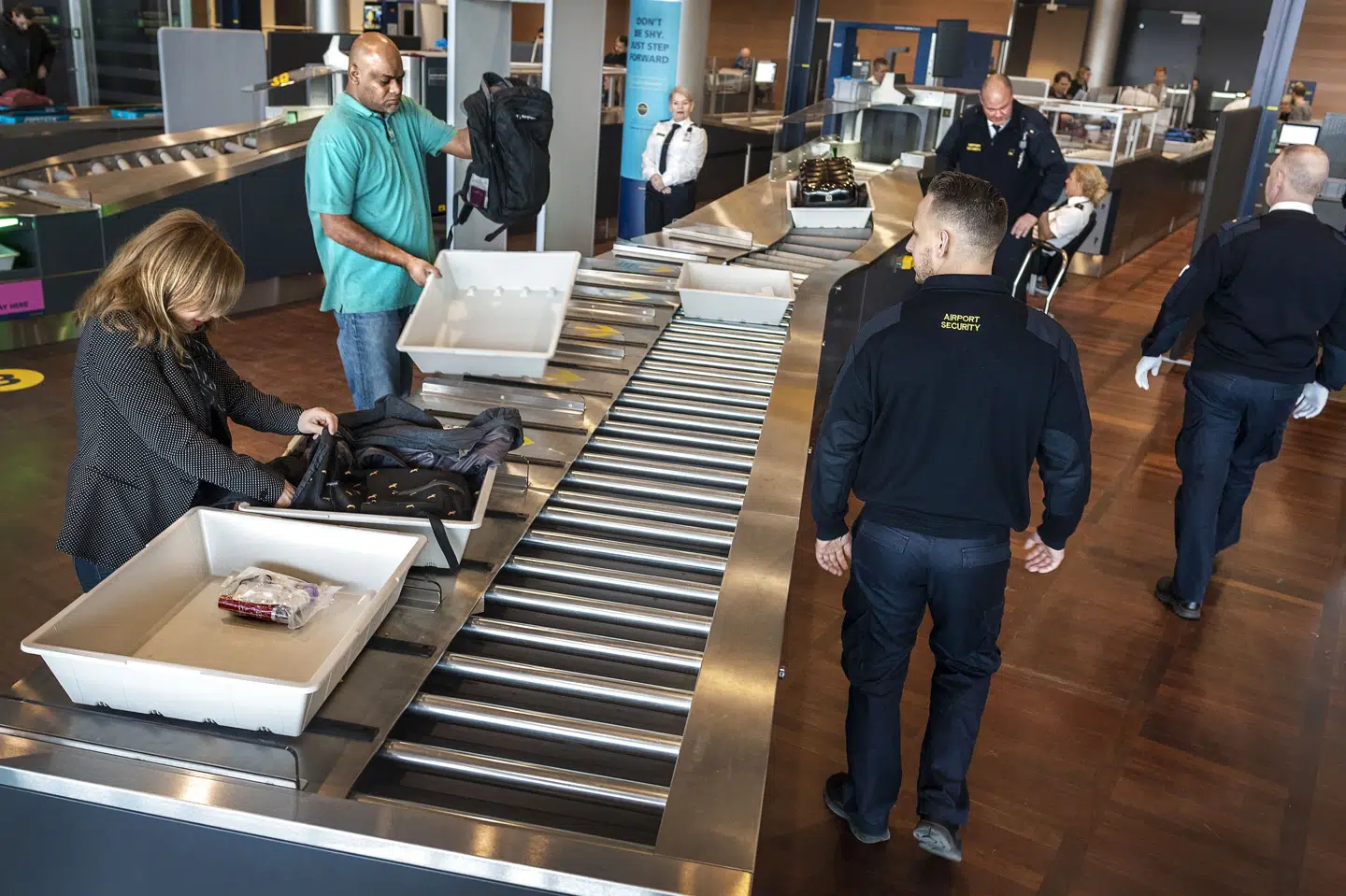 En ny EU-forordning har gjort det sværere at få sikkerhedsgodkendt medarbejdere i lufthavnen. Det kan betyde forsinkelser på fly og mistet bagage. Justitsministeriet har bedt politiet gå i dialog med blandt andet Københavns Lufthvan. (Arkivfoto). Niels Ahlmann Olesen/Ritzau Scanpix