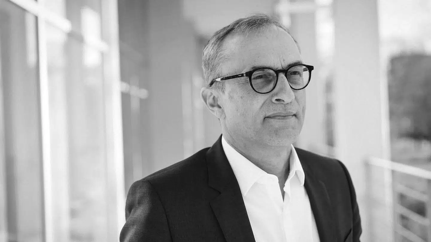 Formanden for KLs løn- og personaleudvalg, Michael Ziegler forsvarer kommunale topchefers kontrakter, fordi kommunerne skal have mulighed for at rekruttere de bedste til opgaven.