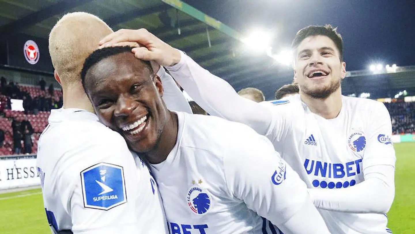 FCK's Khouma Babacar bliver tiljublet af Nicolai Boilesen og Kevin Diks efter superligakampen mellem FC Midtjylland og FC København på MCH Arena, Herning, søndag den 13. marts 2022. (Foto: Bo Amstrup/Ritzau Scanpix)