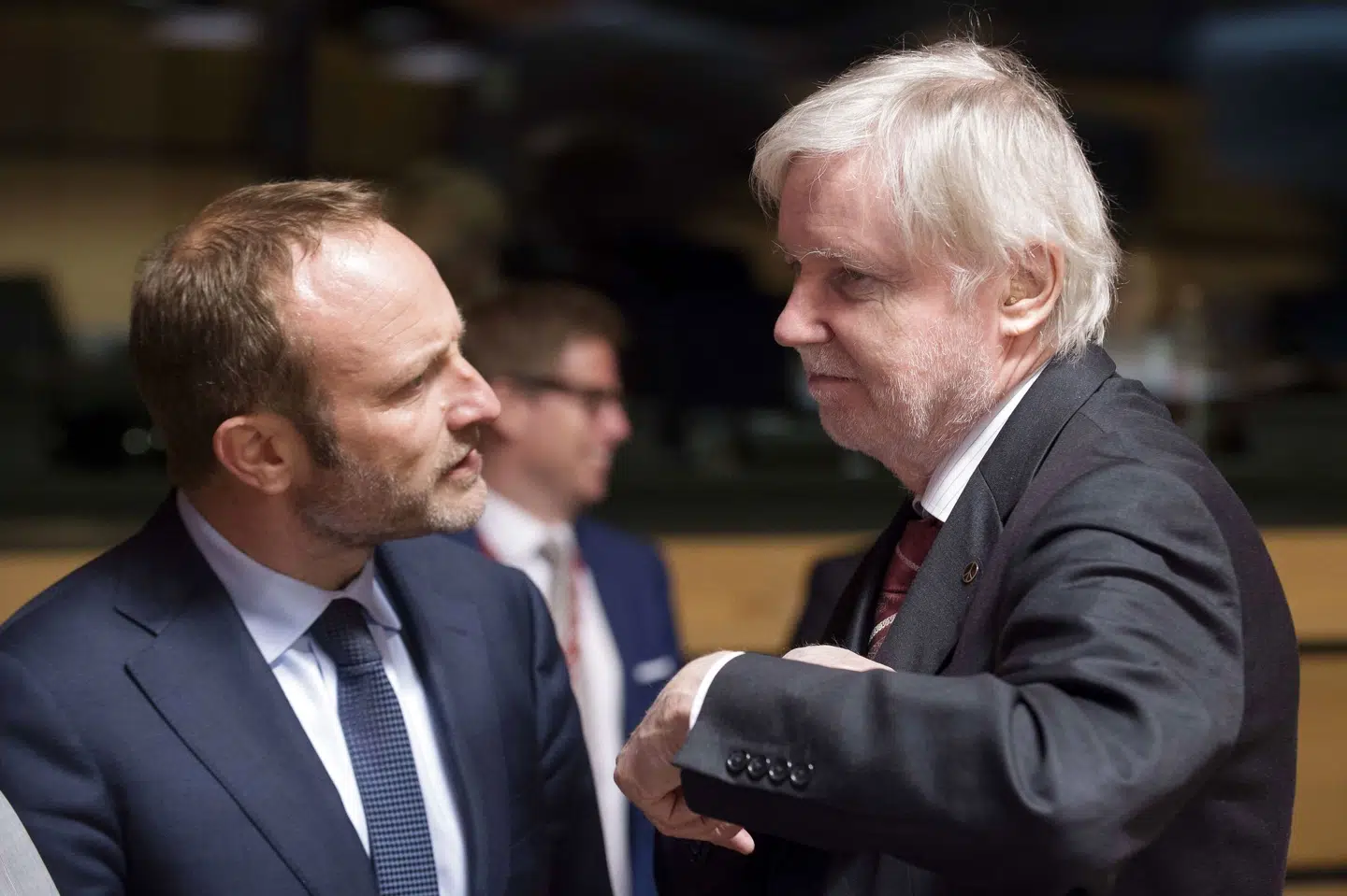 Erkki Tuomioja (til højre) er en sværvægter i finsk politik. Her ses han sammen med danske Martin Lidegaard (til venstre) tilbage i 2015, da de begge var udenrigsministre. John Thys/Ritzau Scanpix