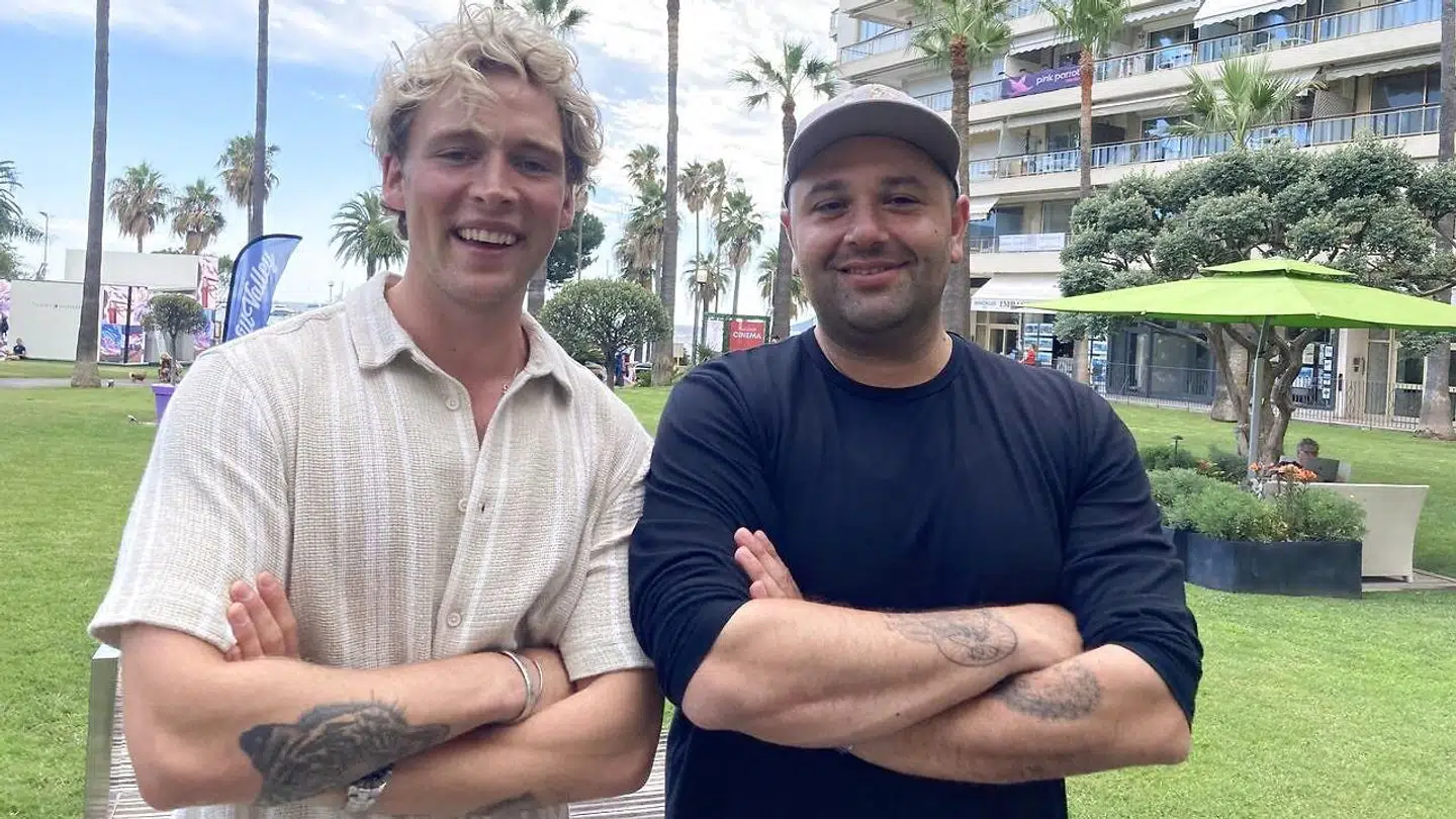 Christopher er senere på året aktuel som skuespiller. Her ses han med filminstruktør Mehdi Avaz under filmfestivalen i Cannes sidste sommer.