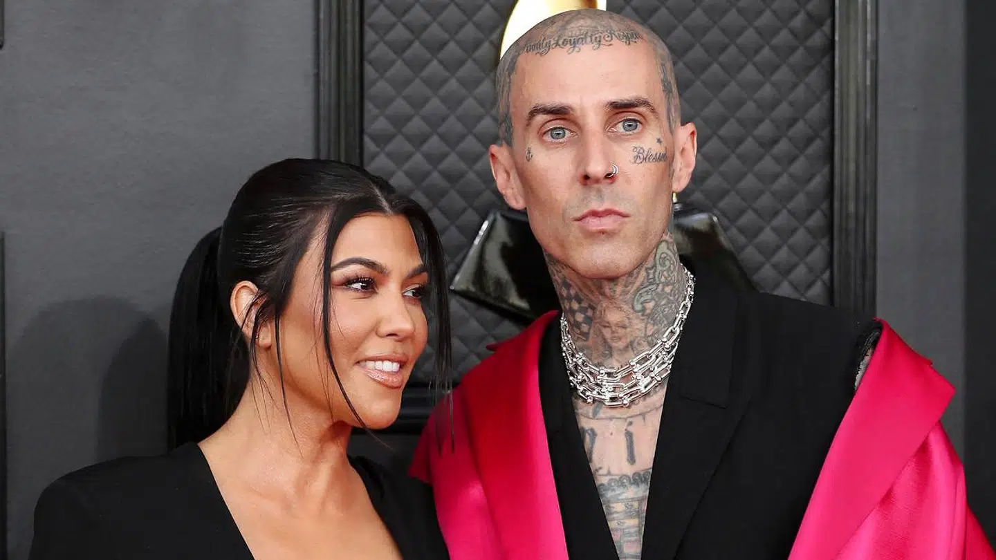 Kourtney Kardashian og Travis Barker fotograferet til Grammy Awards - få timer før, de lod sig vie i Las Vegas.