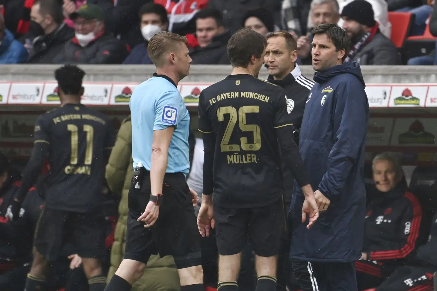 Det skabte kaos, da det gik op for kampens dommere, at Bayern München kortvarigt havde 12 spillere på banen i sidste uges opgør mod Freiburg. Frank Hoermann / Sven Simon/Ritzau Scanpix