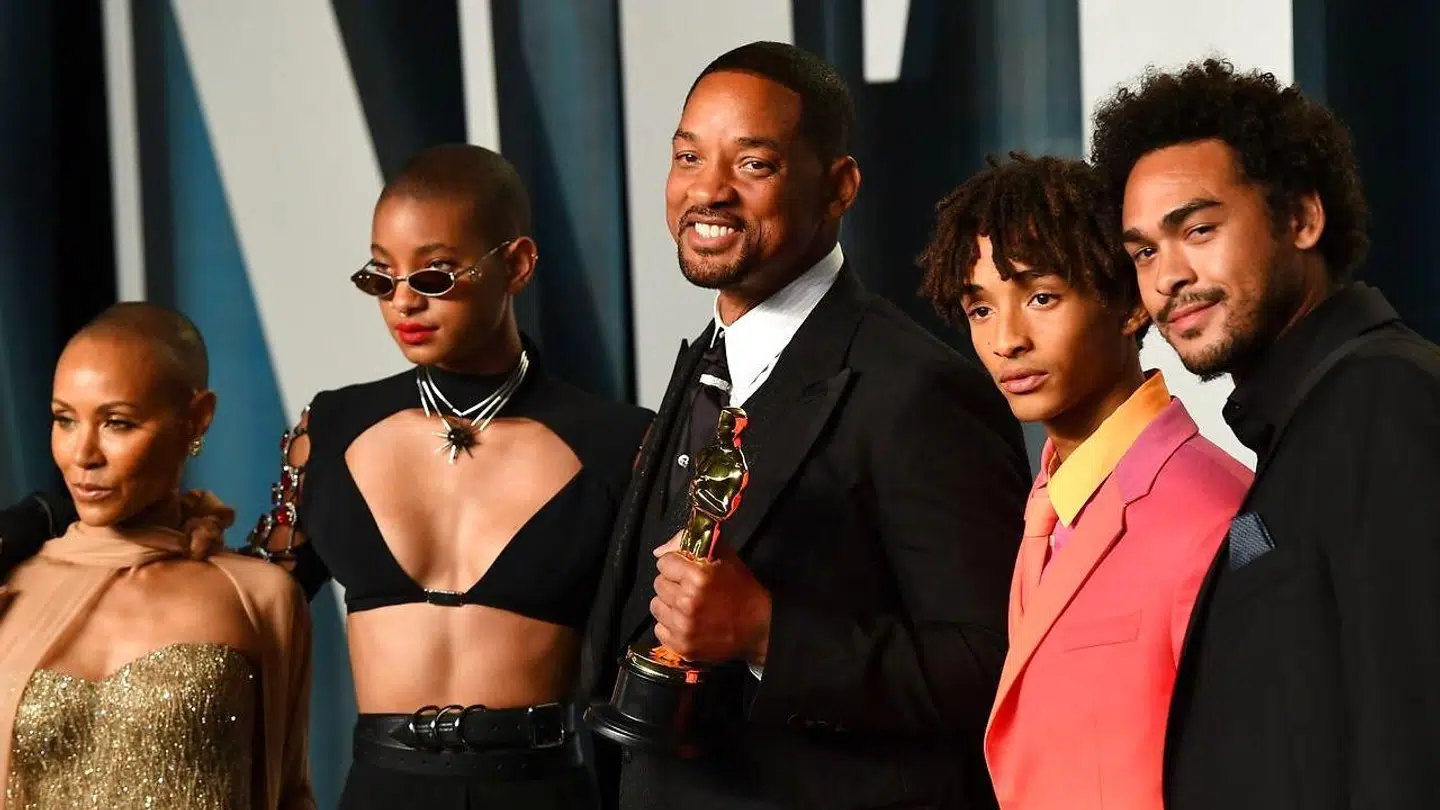 Ægteparret Jada Pinkett Smith og Will Smith med deres børn Willow, Jaden og Trey til Oscar-efterfest.