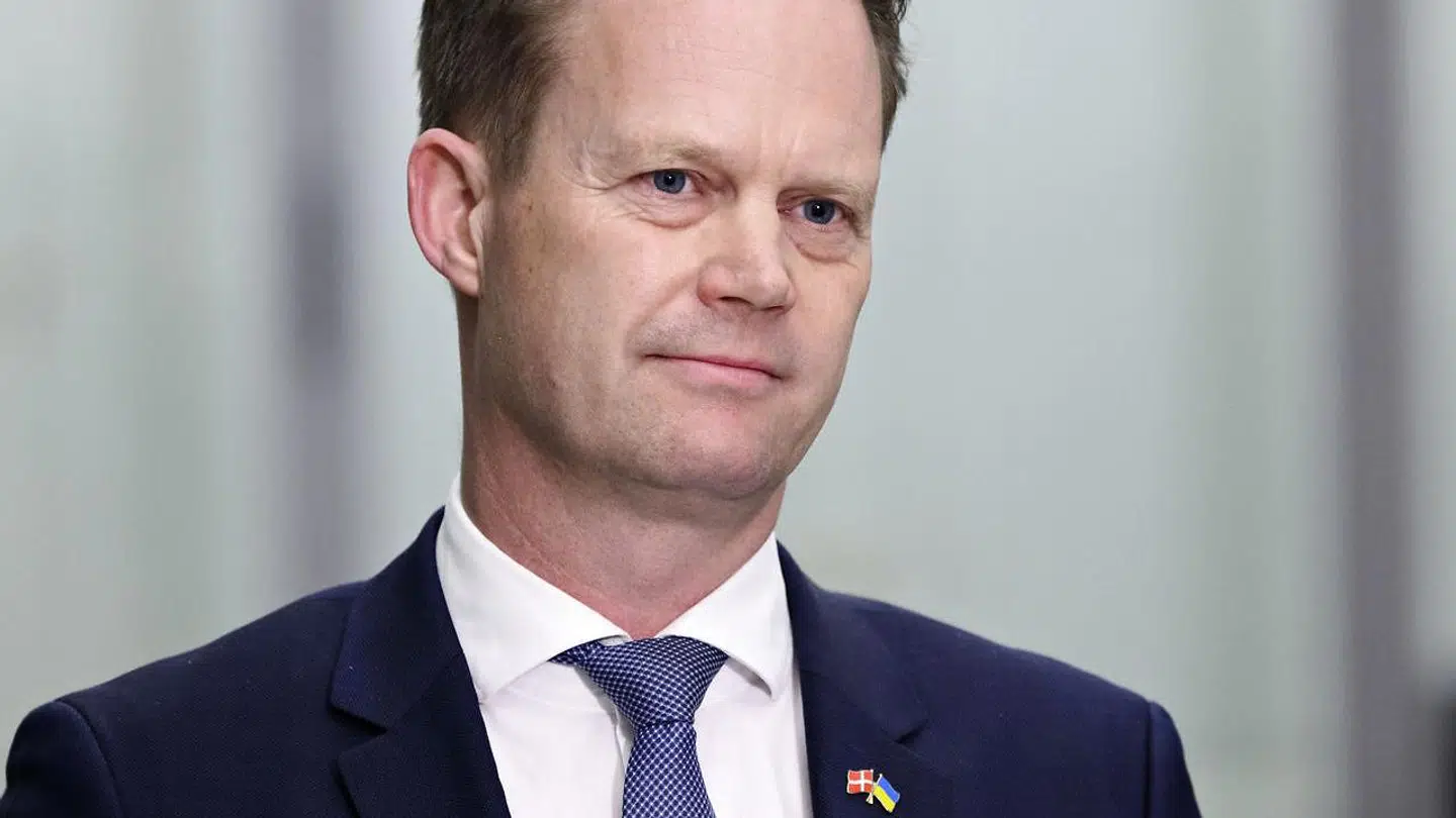 (ARKIV) Udenrigsminister Jeppe Kofod (S), da han sammen med statsministeren og forsvarsministeren holder et doorstep pressemøde, hvor de giver en status på sikkerhedssituationen i Ukraine og kommenterer Zelenskyj's tale til Folketinget, foran Statsministeriet på Christiansborg tirsdag den 29. marts 2022.. Danmark udviser 15 russiske efterretningsofficerer. Det meddeler udenrigsminister Jeppe Kofod (S). Udvisningerne finder sted, efter at Rusland har invaderet naboerne fra Ukraine. Det skriver Ritzau, tirsdag den 5. april 2022.. (Foto: Philip Davali/Ritzau Scanpix)