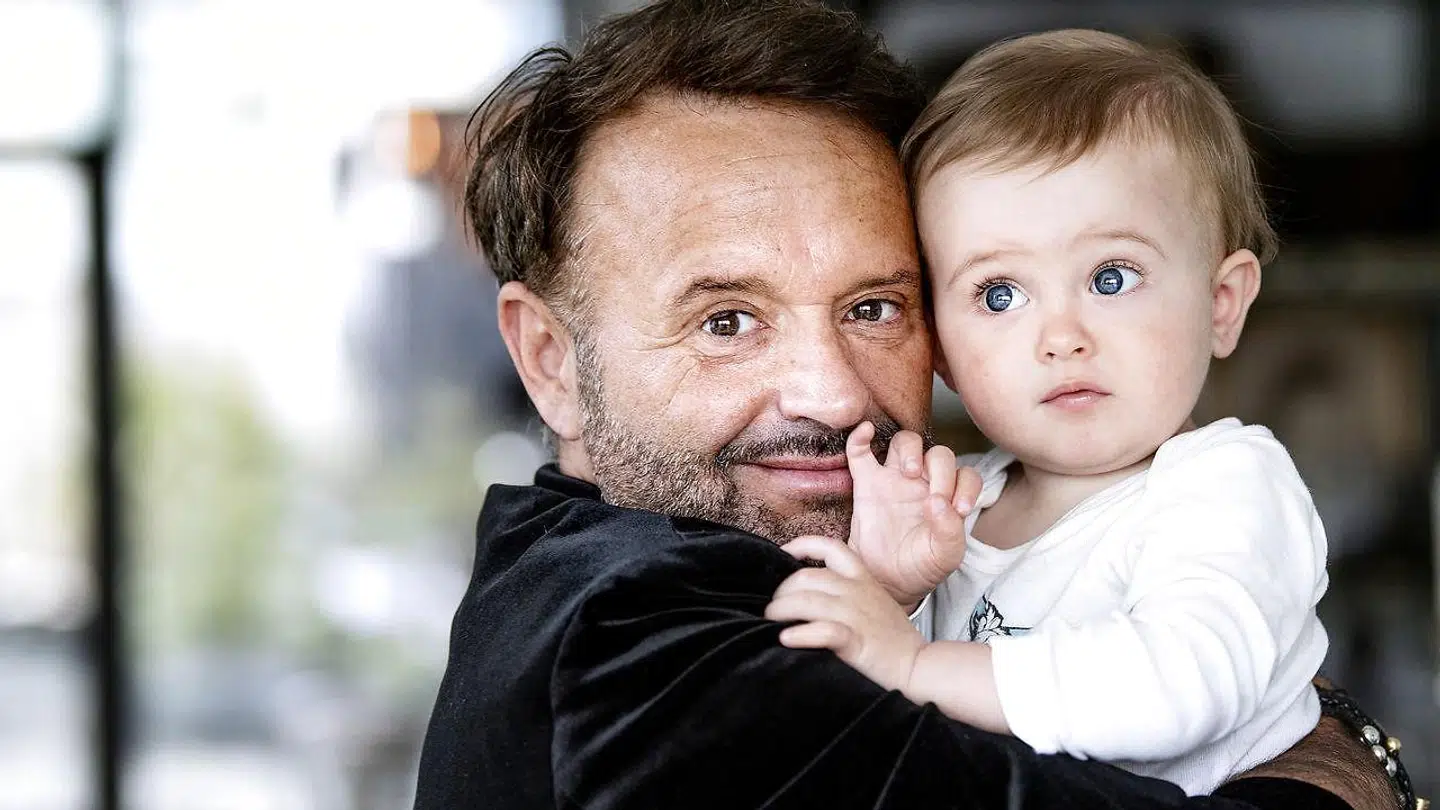 Dennis Knudsen med sønnen Lucas.