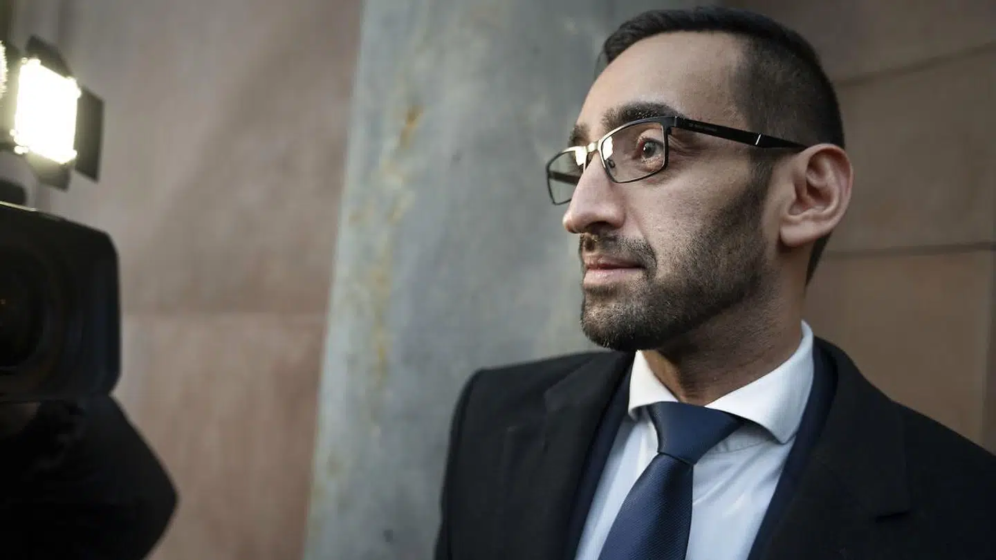 Advokat Nima Nabipour blev for alvor kendt, da han var forsvarer for den svindeldømte Britta Nielsen. Tidligere har han som skuespillet medvirket i flere spillefilm og tv-serier.