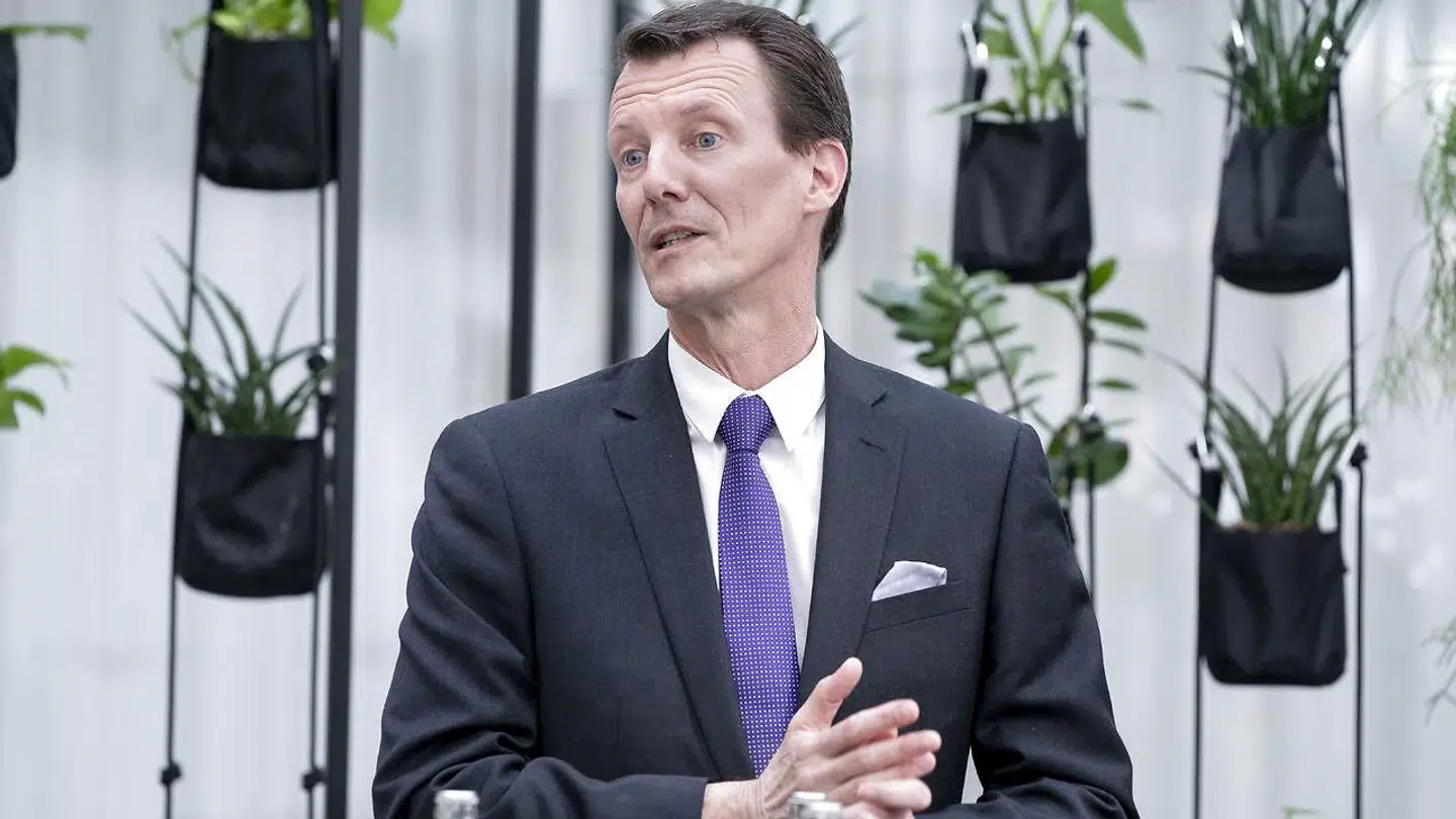 Forsvarsattache, brigadegeneral prins Joachim underskriver på vegne af den Kongelige danske ambassade i Paris en erklæring om samarbejde mellem den franske ambassade og DI Forsvar og sikkerhed, i DI, Industriens Hus på Rådhuspladsen, torsdag den 31. marts 2022.