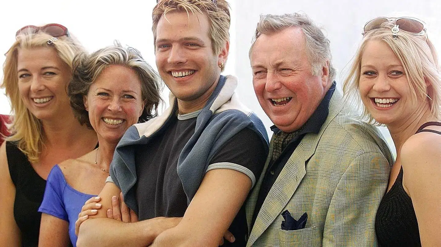 Thomas Vinterberg og 'Festen'-skuespillerne til Cannes filmfestival.