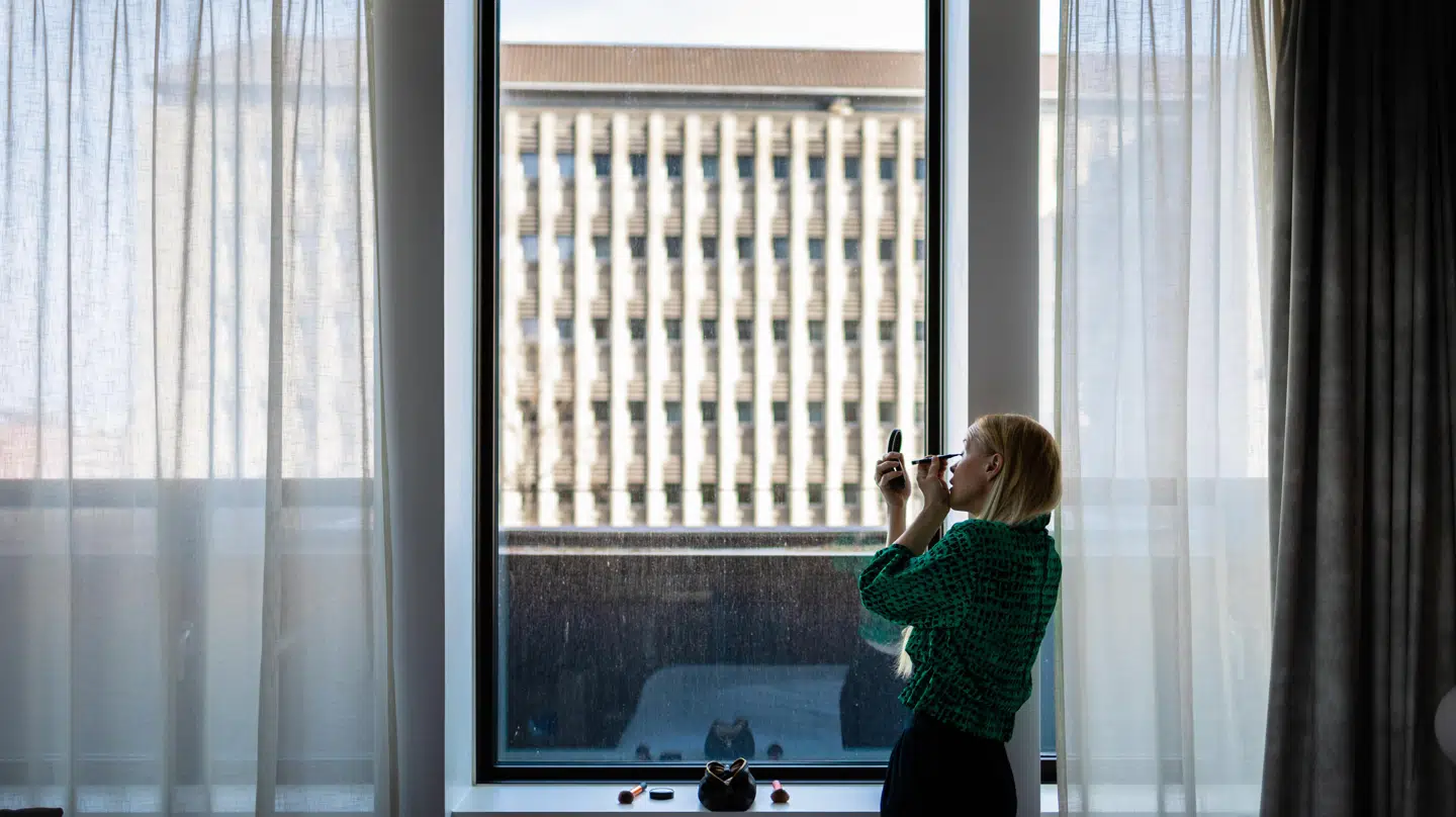B.T. mødes med Tina Dickow på et hotel i København, inden hun skal videre ud at spille til et arrangement.