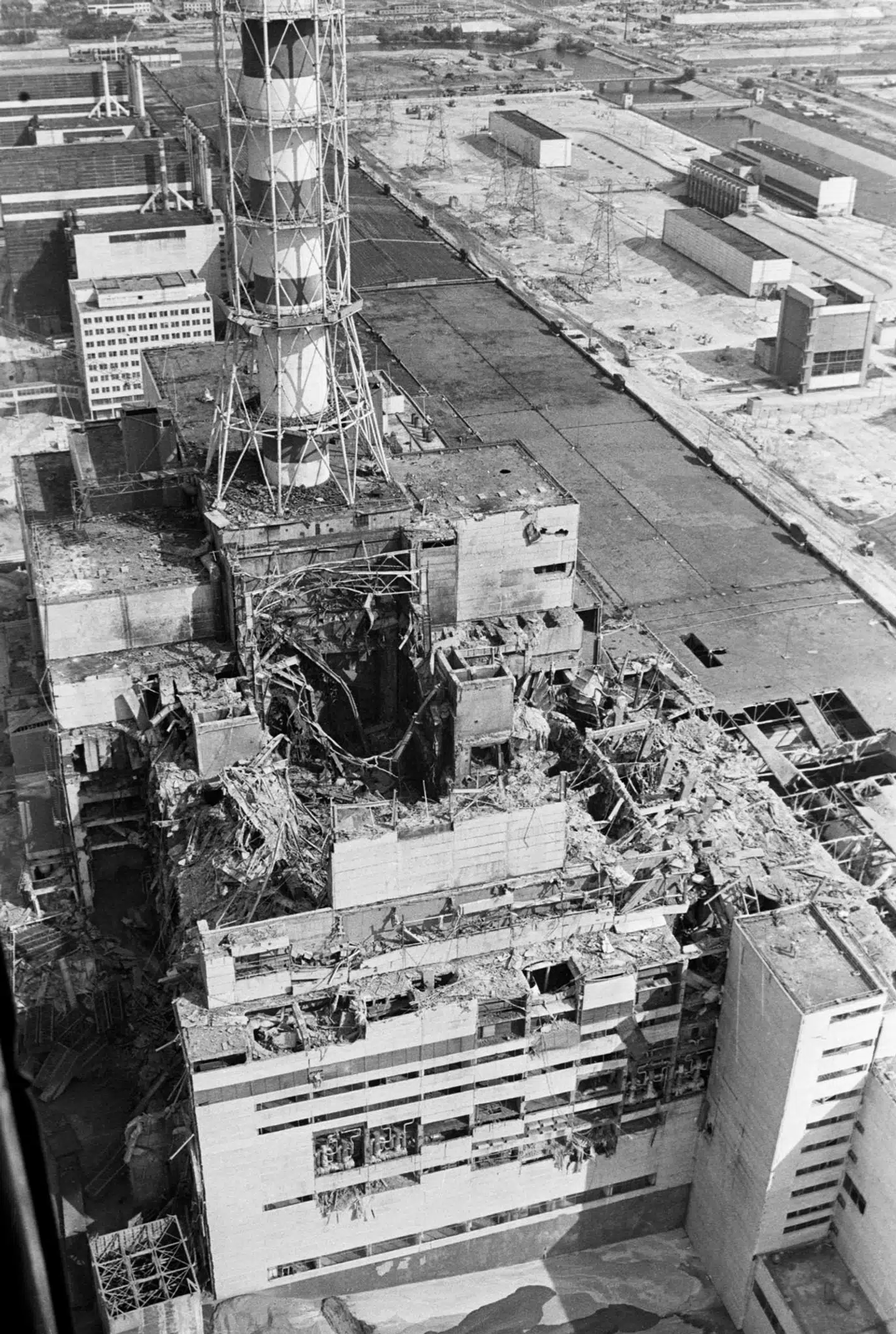 Sådan så Tjernobyl ud efter eksplosion i reaktor fire i 1986.