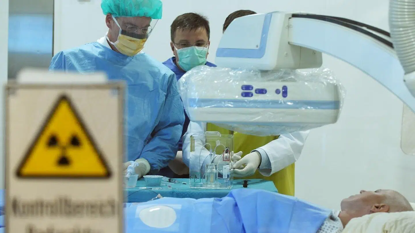 ARKIV. På billedet ses den tyske radiolog Thomas Vogl, der ifølge TV 2s dokumentar behandler fem danskere om måneden med regional kemoterapi. Hver behandling koster 29.000 kroner.