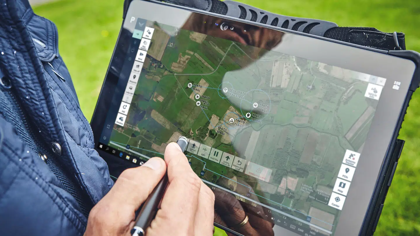 Dronerne styres på afstand og har en rækkevidde på 25 kilometer. (Sky-Watch)