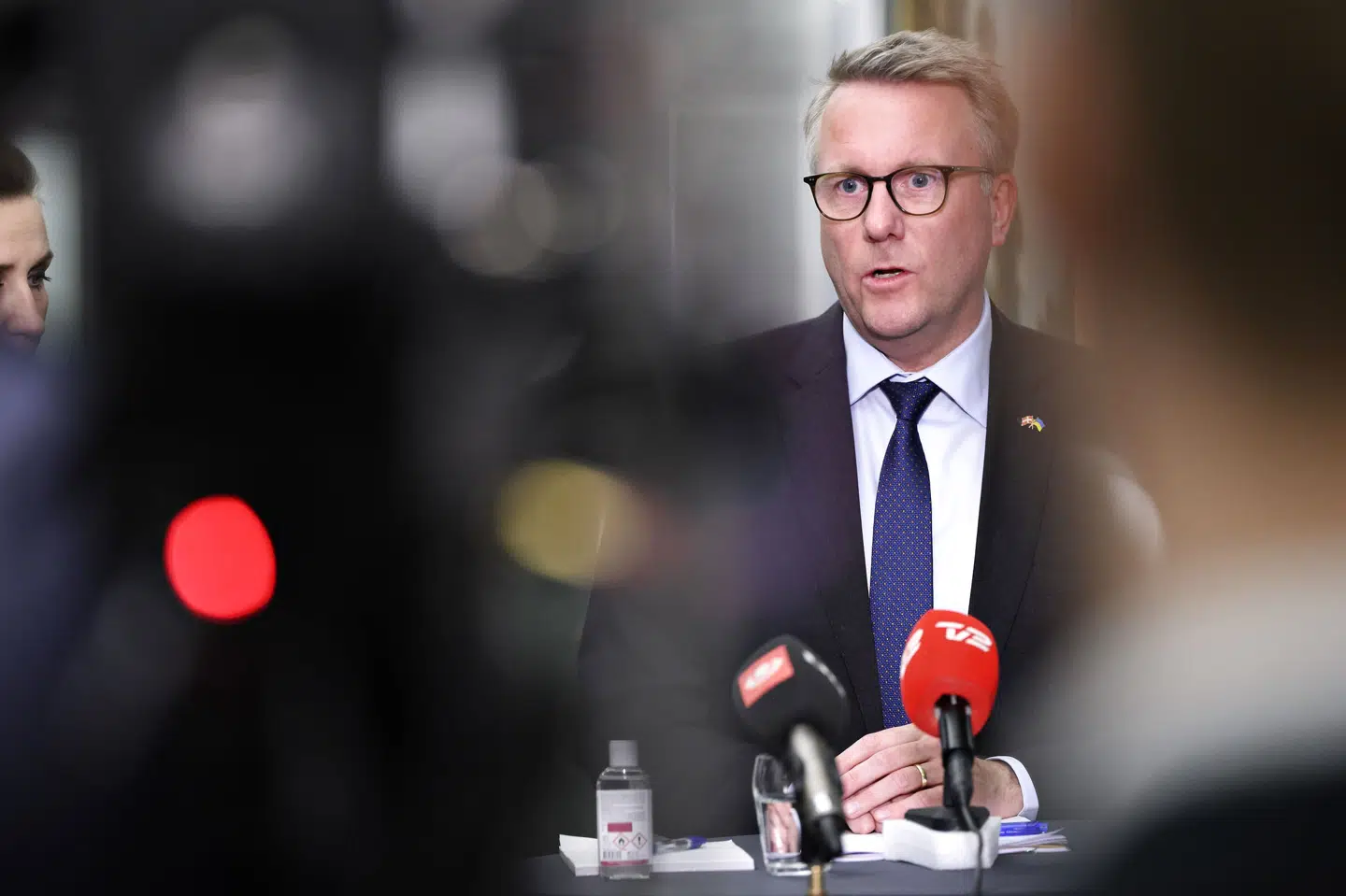 Statsminister Mette Frederiksen (S), udenrigsminister Jeppe Kofod (S) og forsvarsminister Morten Bødskov (S) holder et doorsteppressemøde, hvor de giver en status på sikkerhedssituationen i Ukraine og kommenterer Zelenskyjs tale til Folketinget, foran Statsministeriet på Christiansborg tirsdag den 29. marts 2022. (Arkivfoto). Philip Davali/Ritzau Scanpix