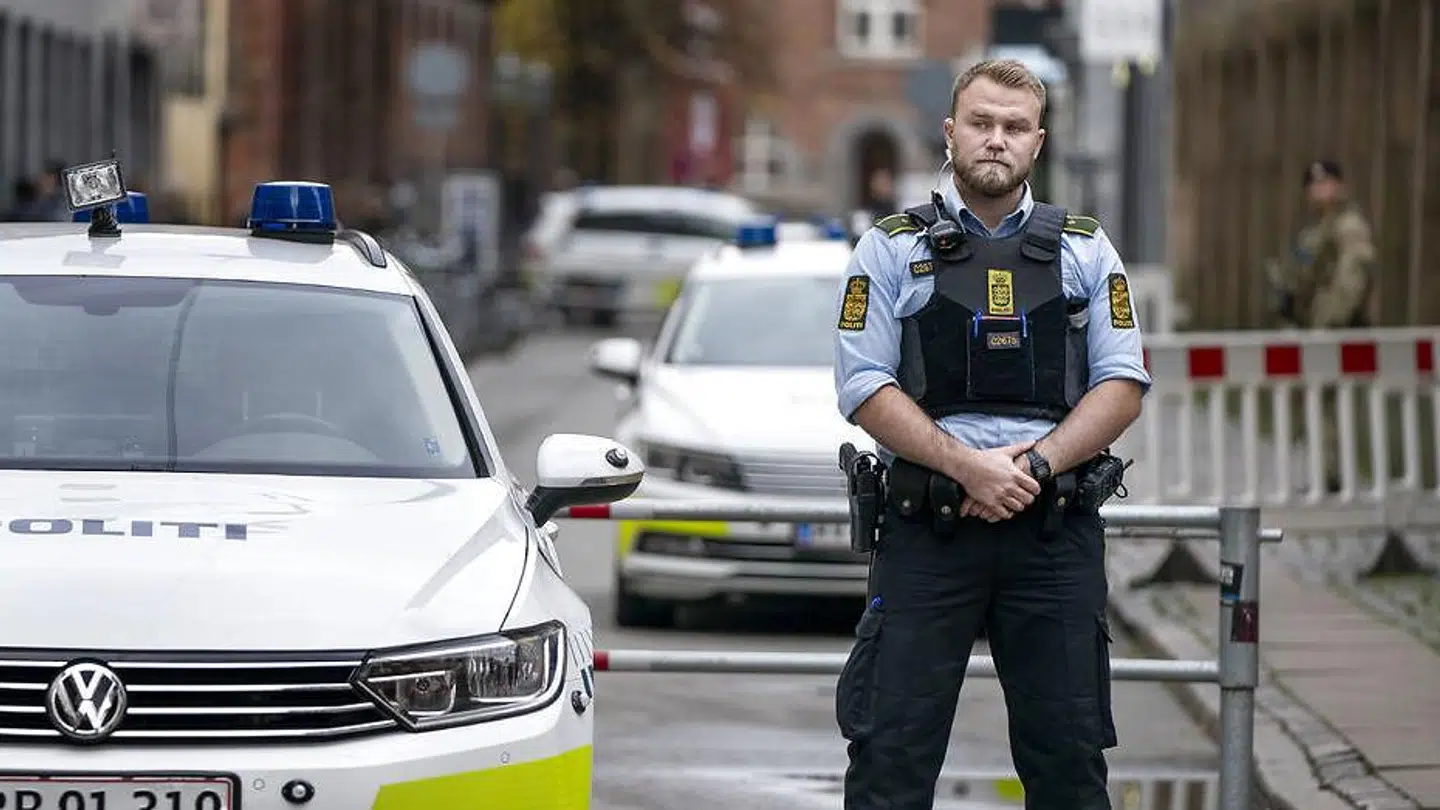 Betjentene i Københavns Politi skal bære vest, mens deres kollegaer i Odense ikke må  (Foto: Liselotte Sabroe/Ritzau Scanpix)