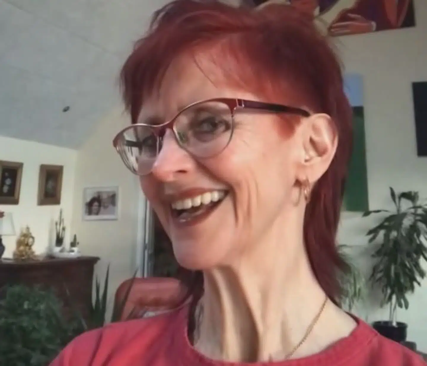 Så er 66-årige Sussi klar til forårets koncerter med ny frisure.