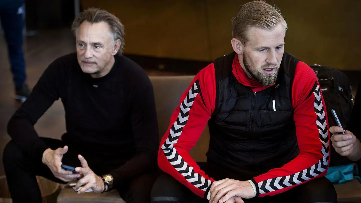 Kasper Schmeichel og målmandstræner Lars Høgh på et pressemøde tilbage i 2018.