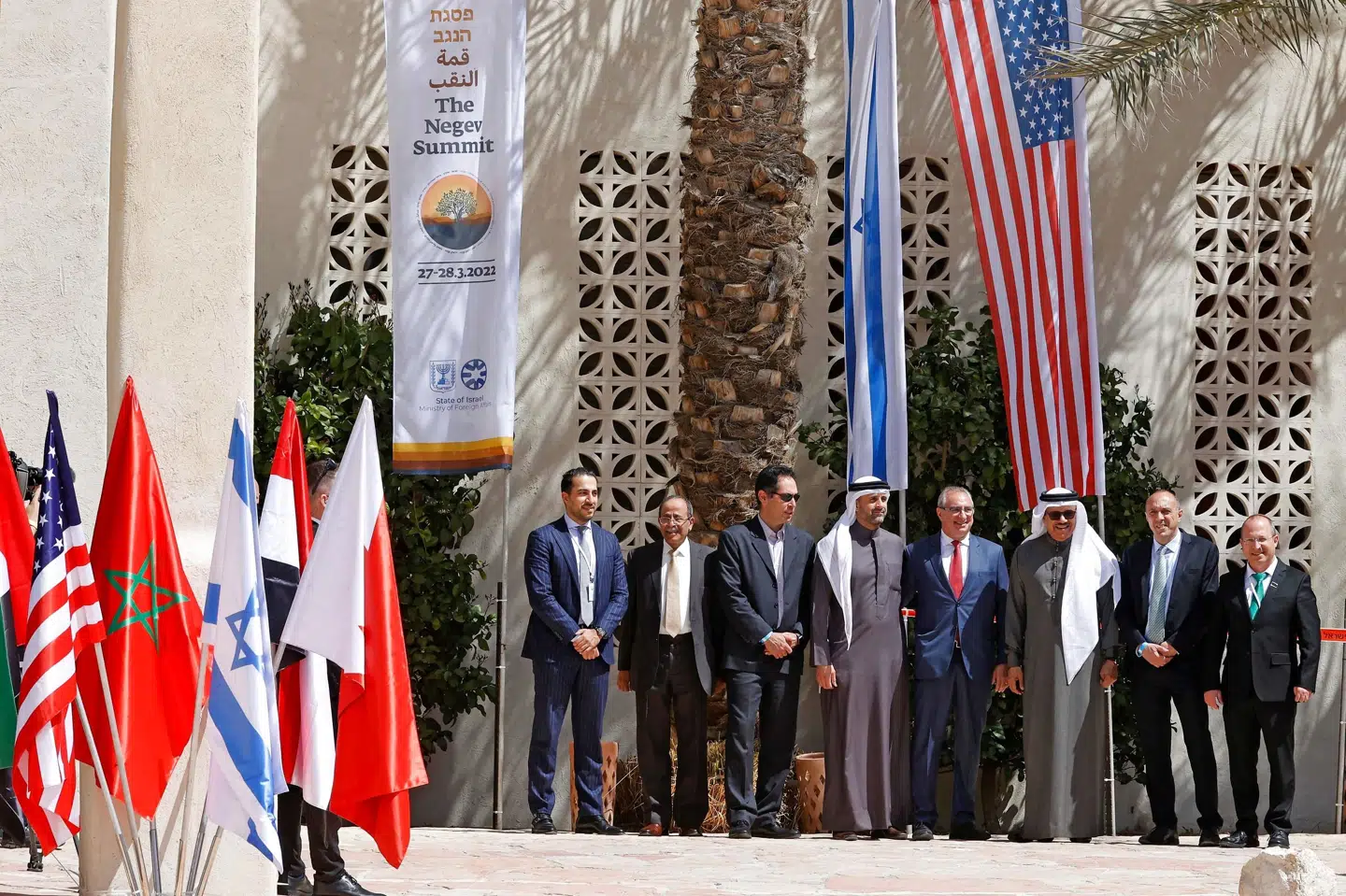 - Det er ny sikkerhedsarkitektur, hvor vores fælles opbyggede kapaciteter holder vores fælles fjender på afstand - først og fremmest Iran, siger Israels udenrigsminister, Yair Lapid, som mandag var vært for topdiplomater fra De Forenede Arabiske Emirater, Marokko, Bahrain, Egypten og USA. Jack Guez/Ritzau Scanpix