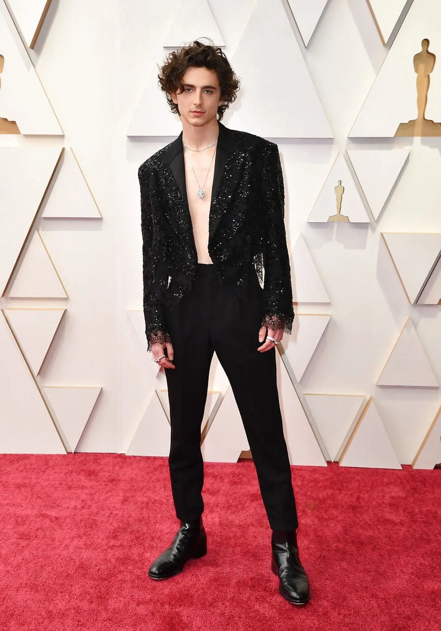 Dune-stjernen Timothée Chalamet i palietjakke.