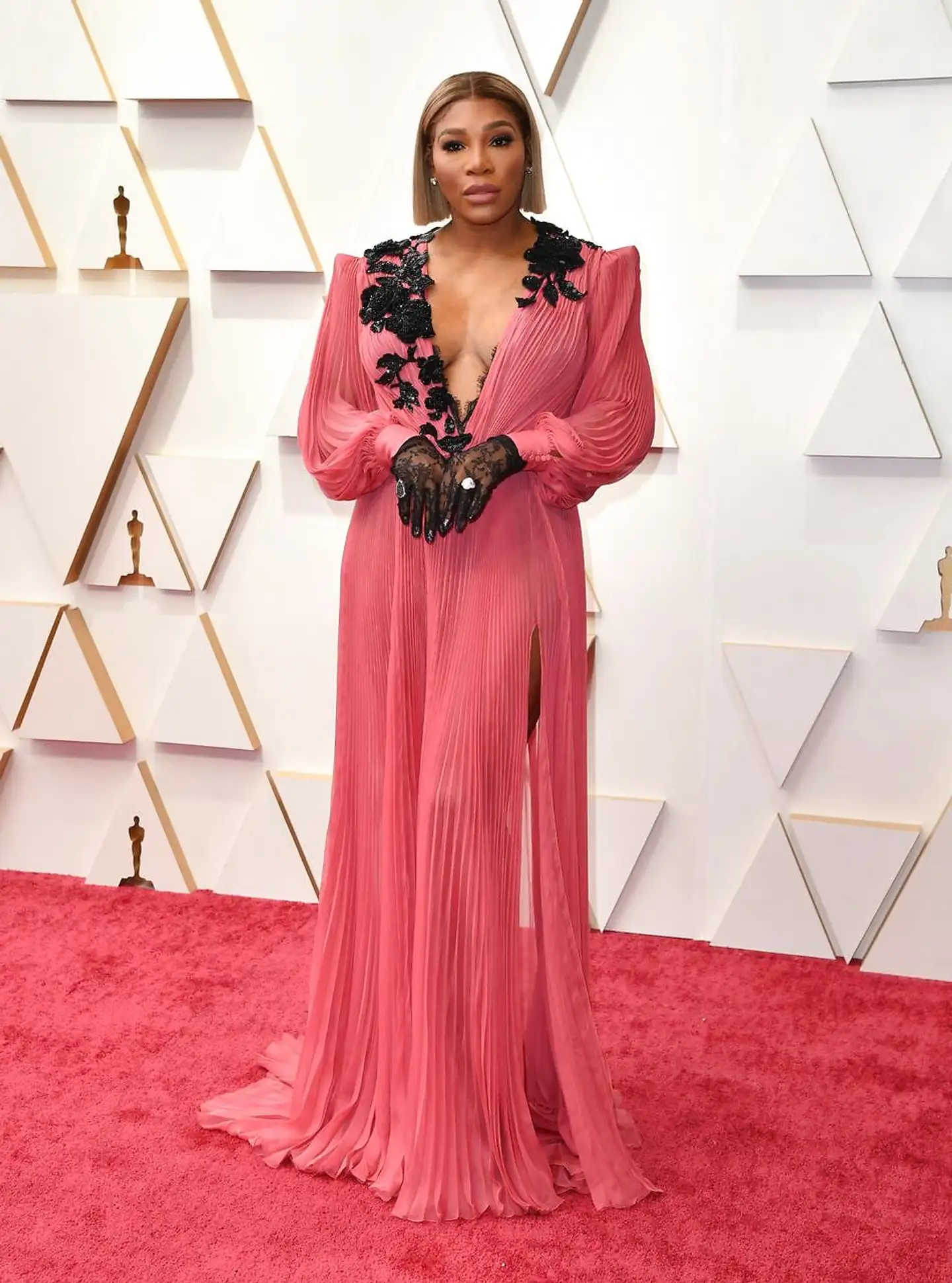 Serena Williams i pink sag.