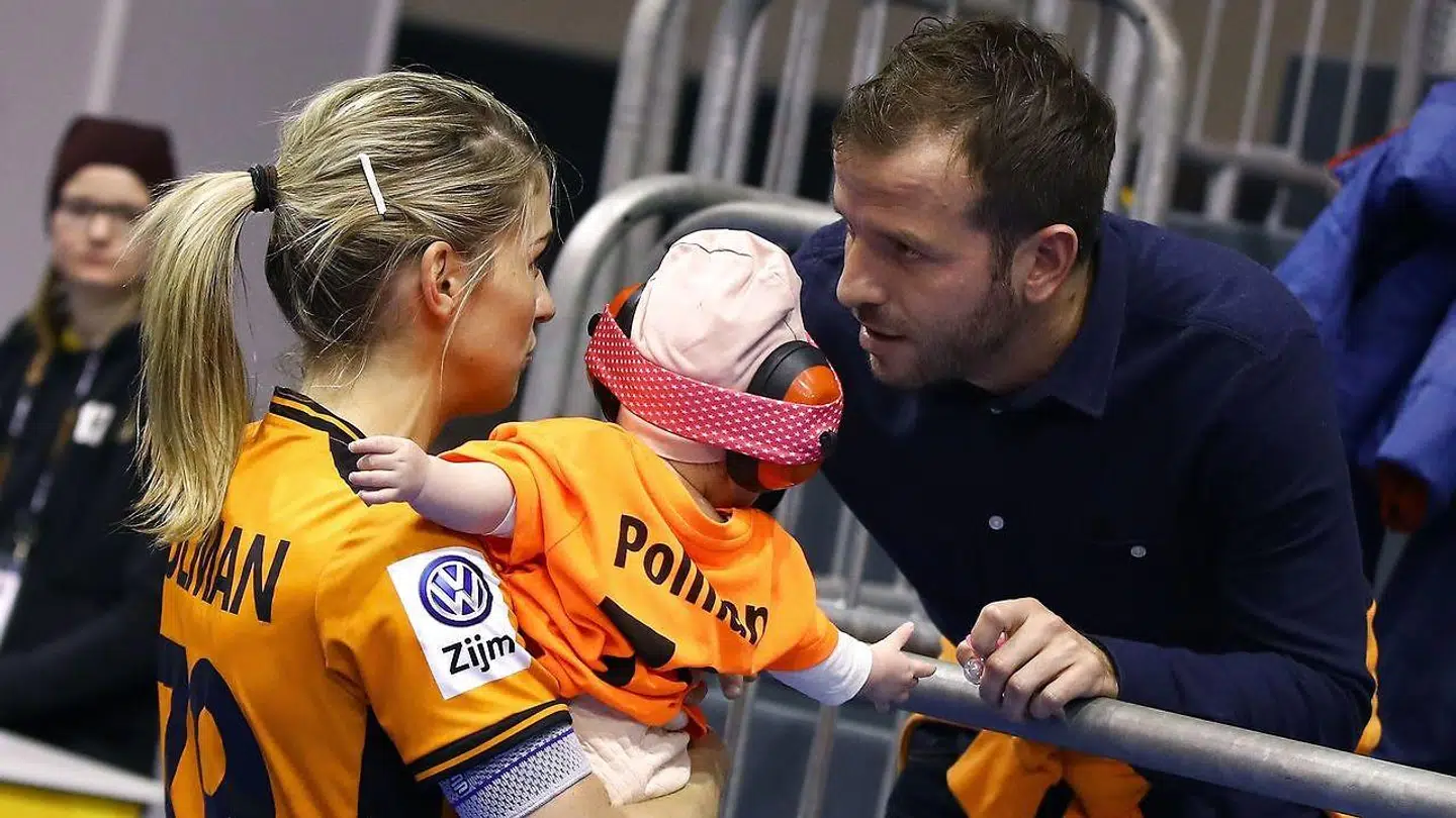 Den orange landsholdstrøje er den eneste, Rafael van der Vaart kan gøre sig forhåbninger om at se Estavana Polman optræde i foreløbig.