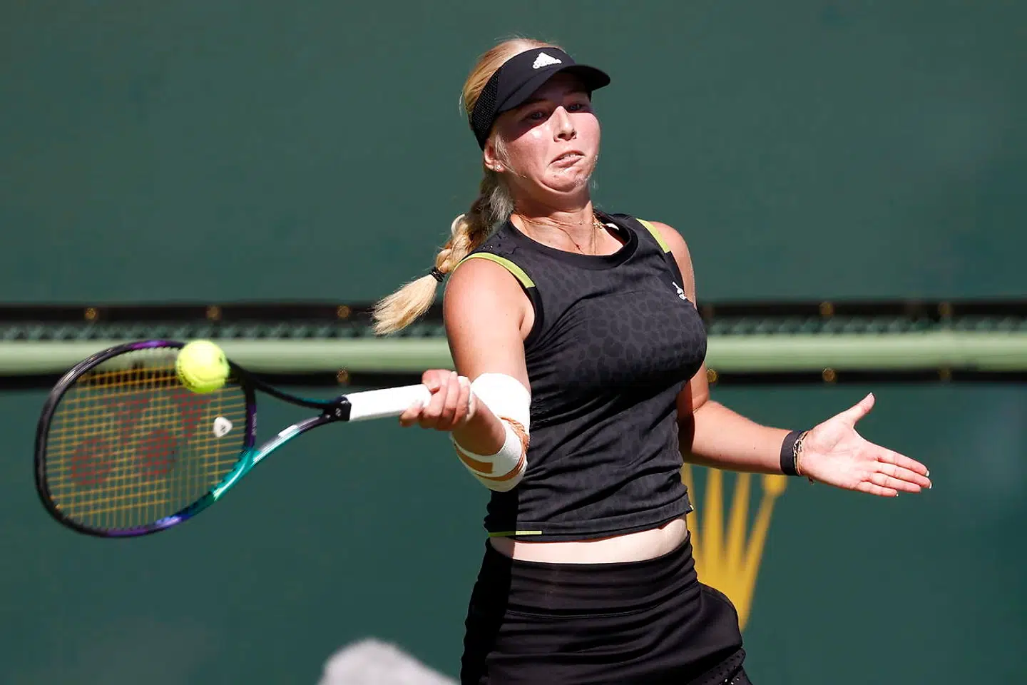 Clara Tauson kæmpede bravt, men måtte give op mod kinesiske Zhang Shuai.