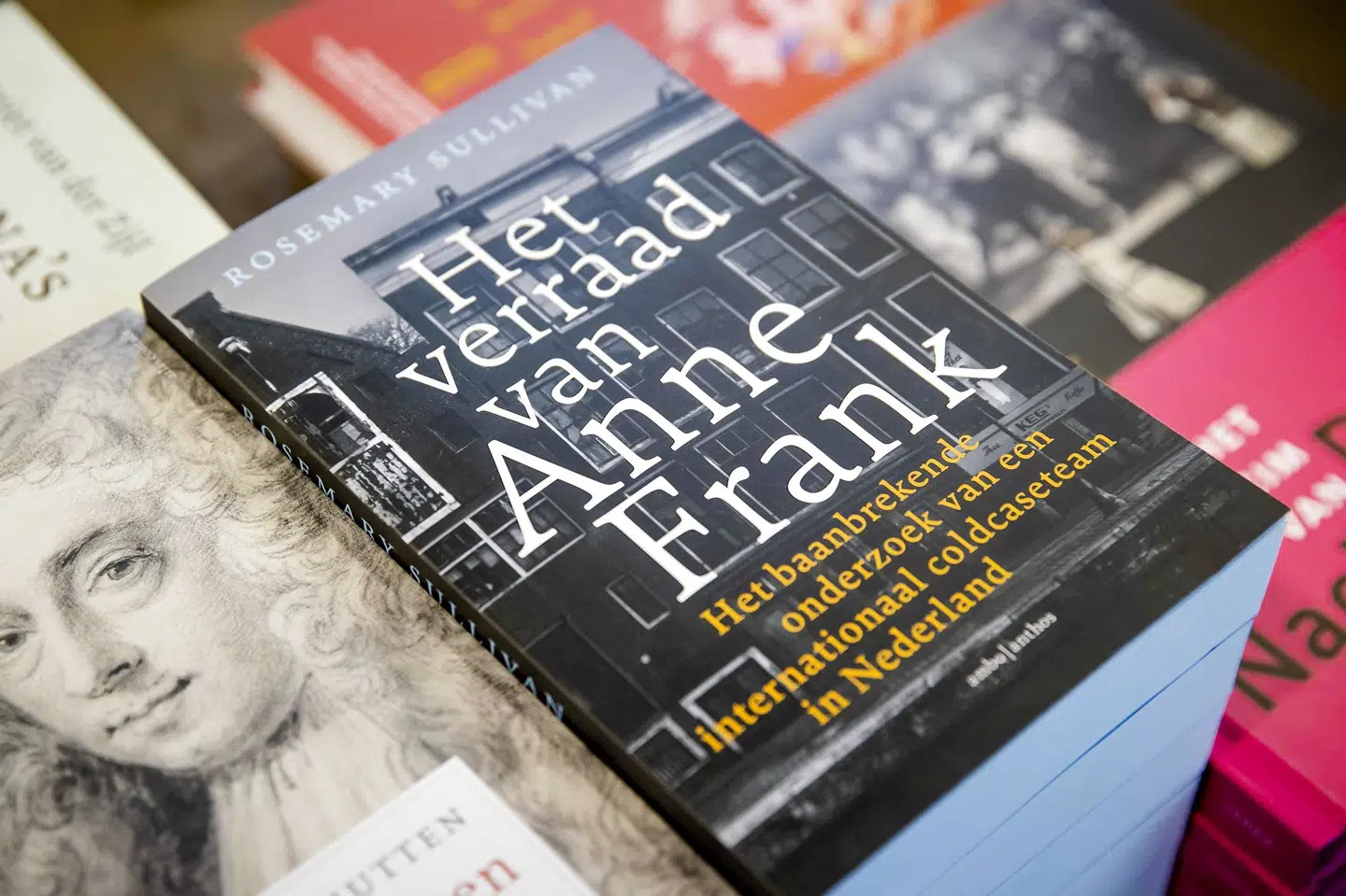 Bogen Hvem forrådte Anne Frank? udkommer i Danmark 31. marts ved forlaget HarperCollins. Sem Van Der Wal/Ritzau Scanpix