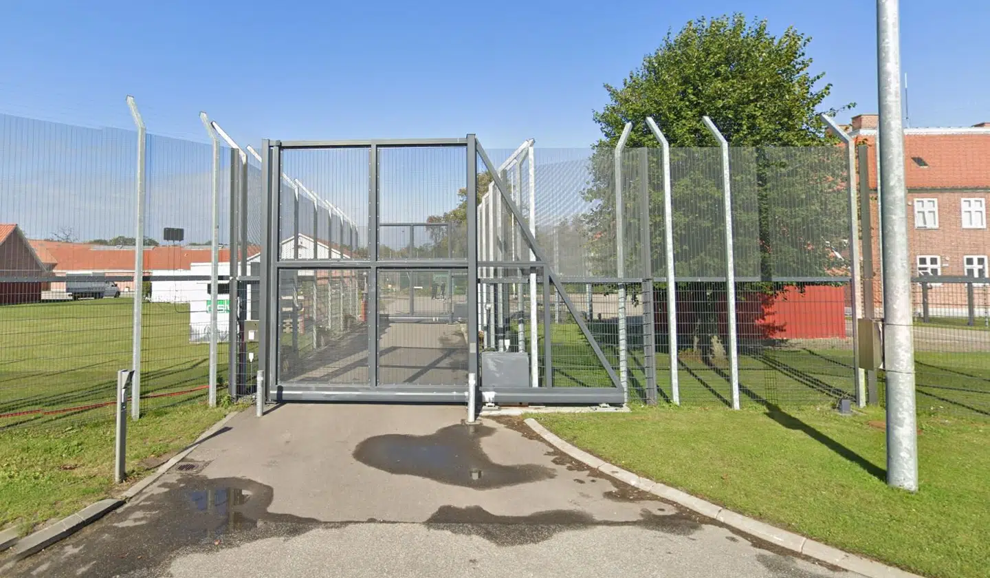 Den 47-årige kvinde var for et år siden ansat som vikar i et par måneder på den sikrede institution Kofoedsminde, der for nylig blev portrætteret i DRs dokumentarserie »De særligt farlige«.