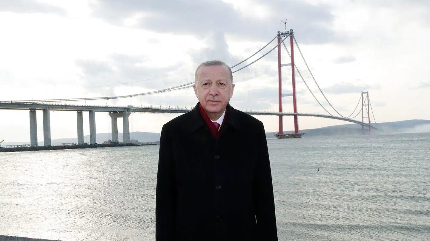 Den tyrkiske præsident, Recep Tayyip Erdogan, foran 1915 Canakkale-broen.