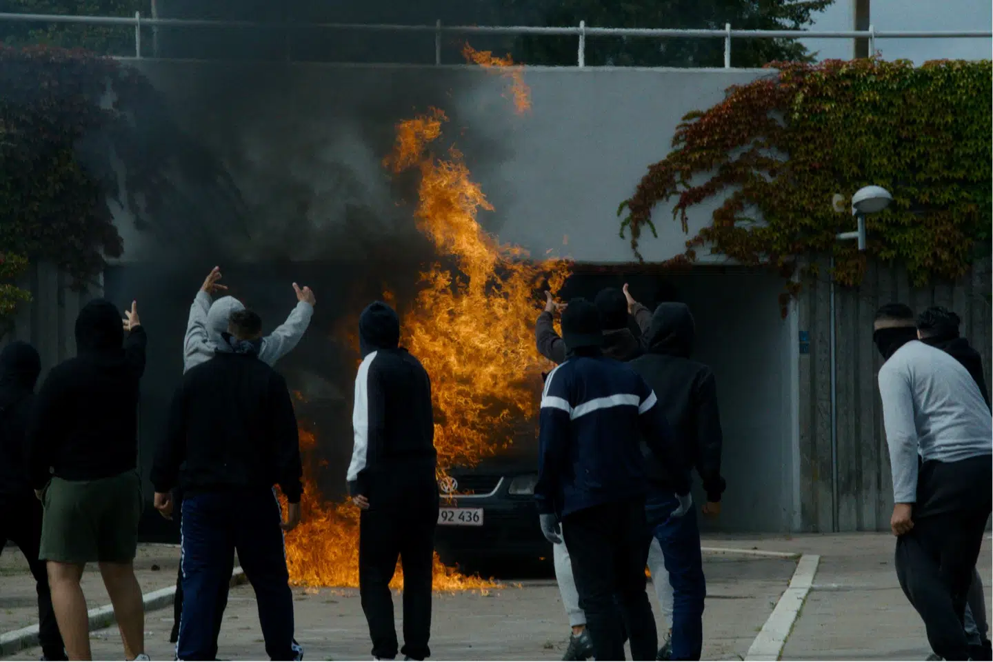Efter truslerne fra de fire unge fik filmholdet akut tilkaldt beskyttelse fra et vagtselskab, ligesom politiet patruljerede i området. Billedet er fra filmen 'Shorta', der netop handler om en konflikt mellem politifolk og indvandrerunge i et boligområde på Vestegnen.