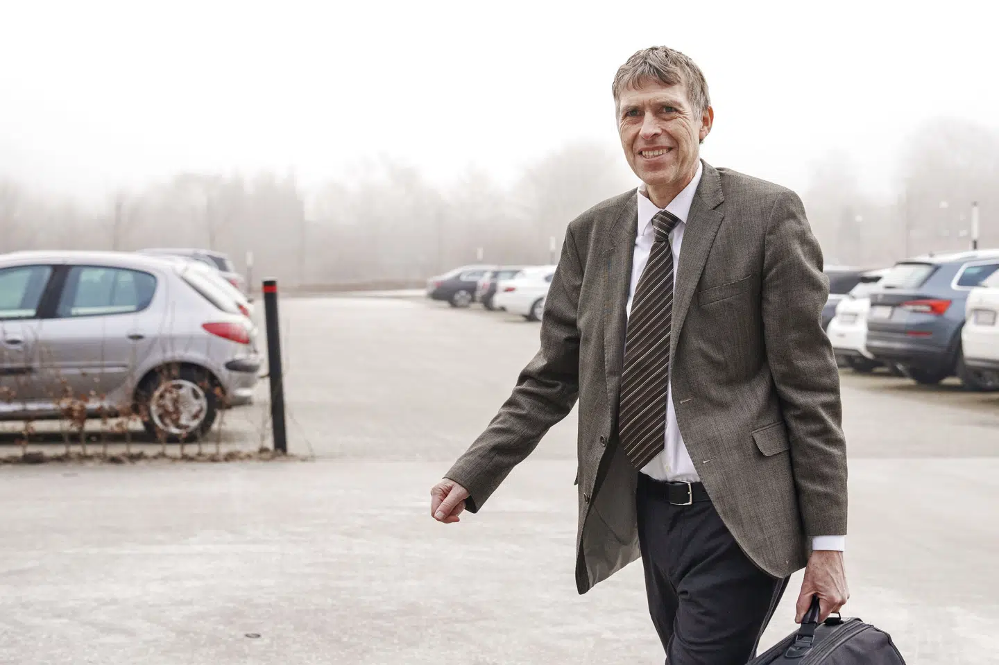 Specialanklager Jørn Thostrup har i Vestre Landsret sagt, at straffesagen mod fem personer fra Tvind i realiteten vil dø, hvis ikke kendelsen om varetægtsfængsling in absentia fastholdes. (Arkivfoto). Bo Amstrup/Ritzau Scanpix