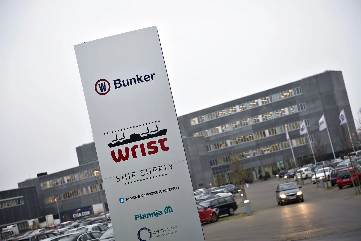 OW Bunker havde hovedkvarter i Nørresundby, men der var aktiviteter verden over. Kun otte måneder efter børsnoteringen faldt koncernen sammen. Der skete mislykket spekulation i såkaldte oliederivater, ligesom datterselskabet Dynamic Oil Trading led enorme tab på kreditter til en storkunde. (Arkivfoto). Henning Bagger/Ritzau Scanpix