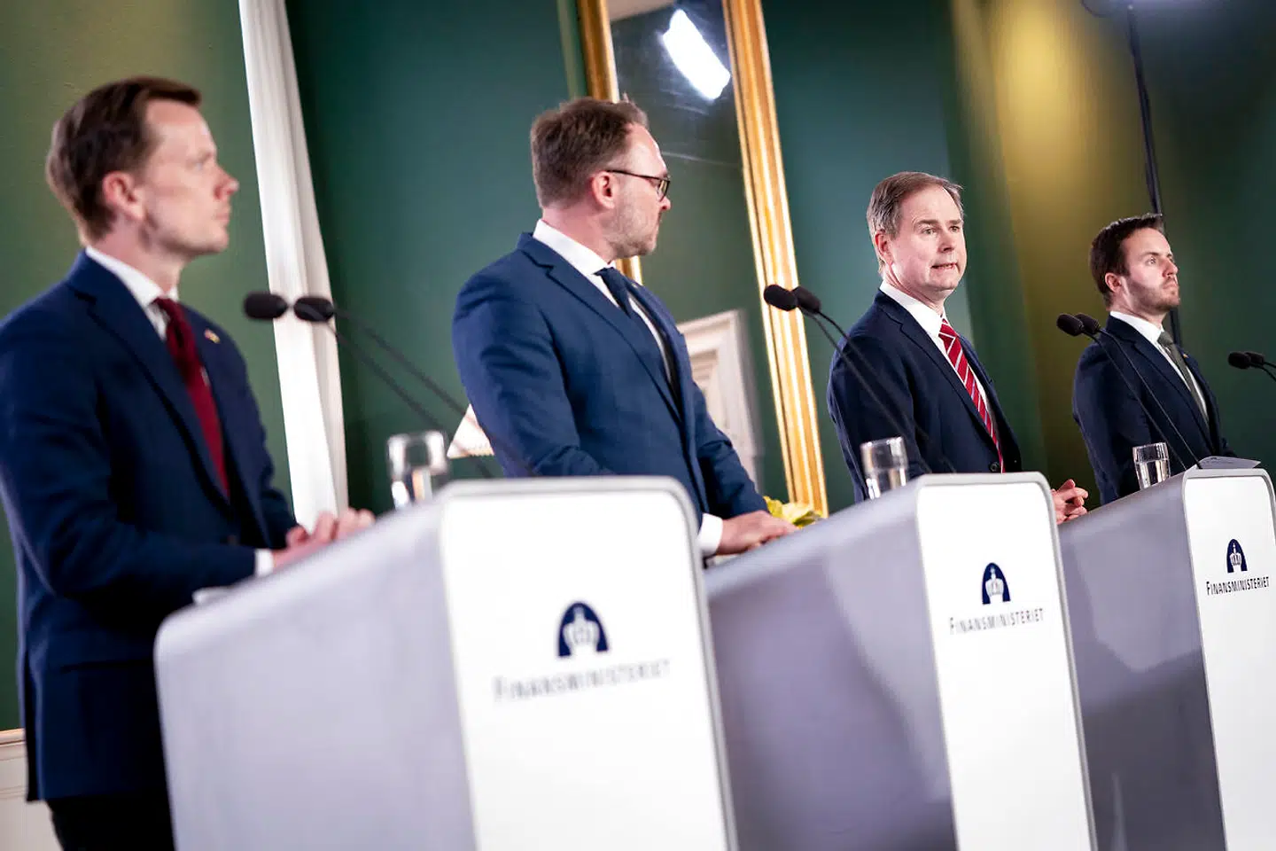 Pressemøde om scenarier for dansk økonomi afholdes i Finansministeriet i København, mandag den 21. marts 2022. Finansminister Nicolai Wammen, Erhvervsminister Simon Kollerup, Klima-, energi- og forsyningsminister Dan Jørgensen og Beskæftigelsesminister Peter Hummelgaard deltager. Pressemødet omhandler den økonomiske situation i lyset af krigen i Ukraine.. (Foto: Liselotte Sabroe/Ritzau Scanpix)