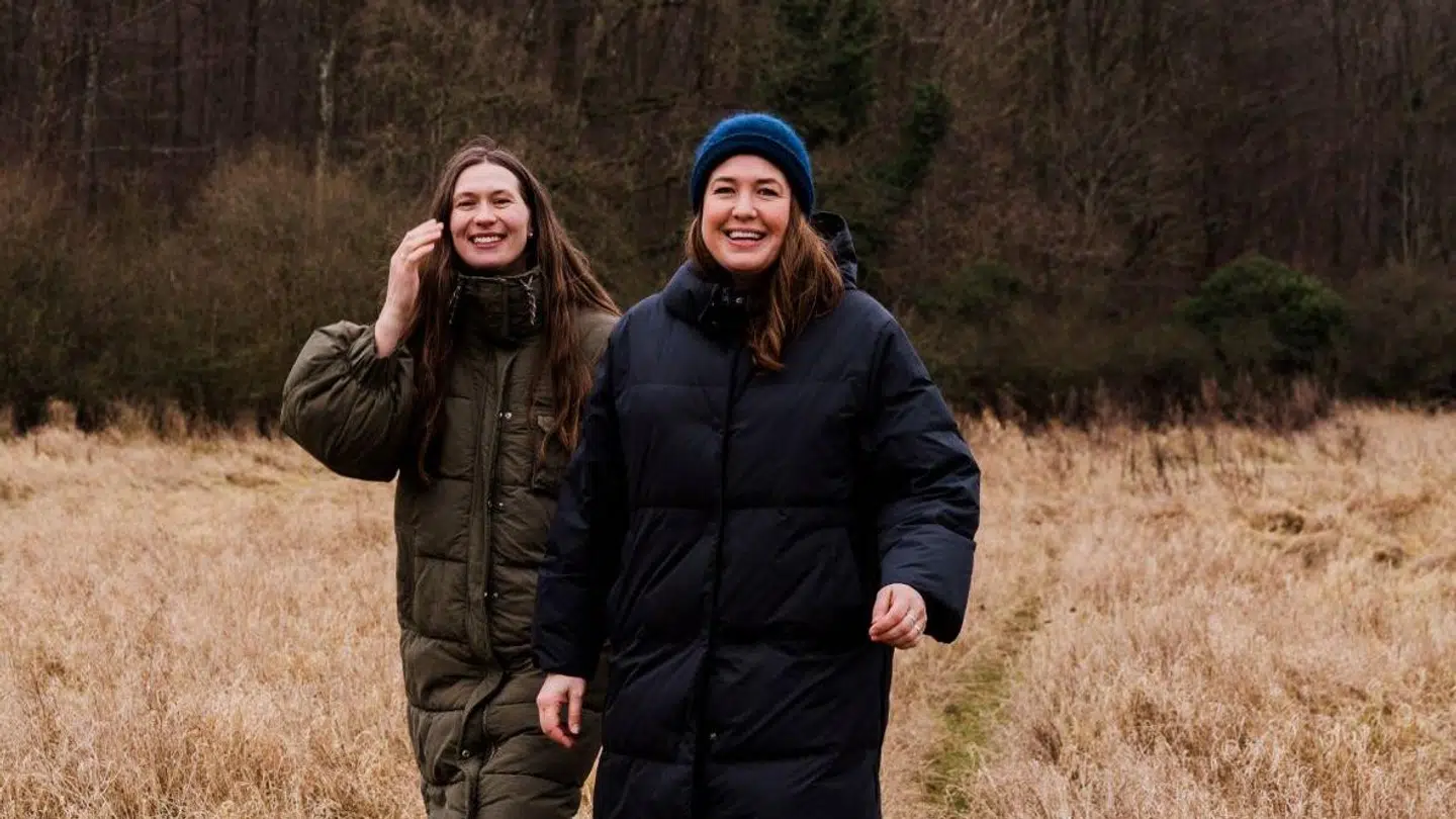 Camilla Swartz (tv.) og Cathrine Reimann (th.) er begge medstiftere af Landfolk.com. De håber, at de ved at tale om deres succes, kan få flere kvinder til at springe ud i iværksætteri.