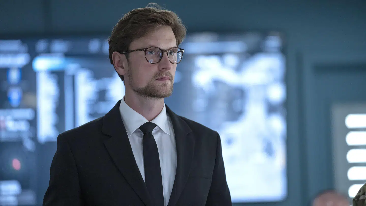 Mikkel Boe Følsgaard som Asger Holm Kirkegaard.